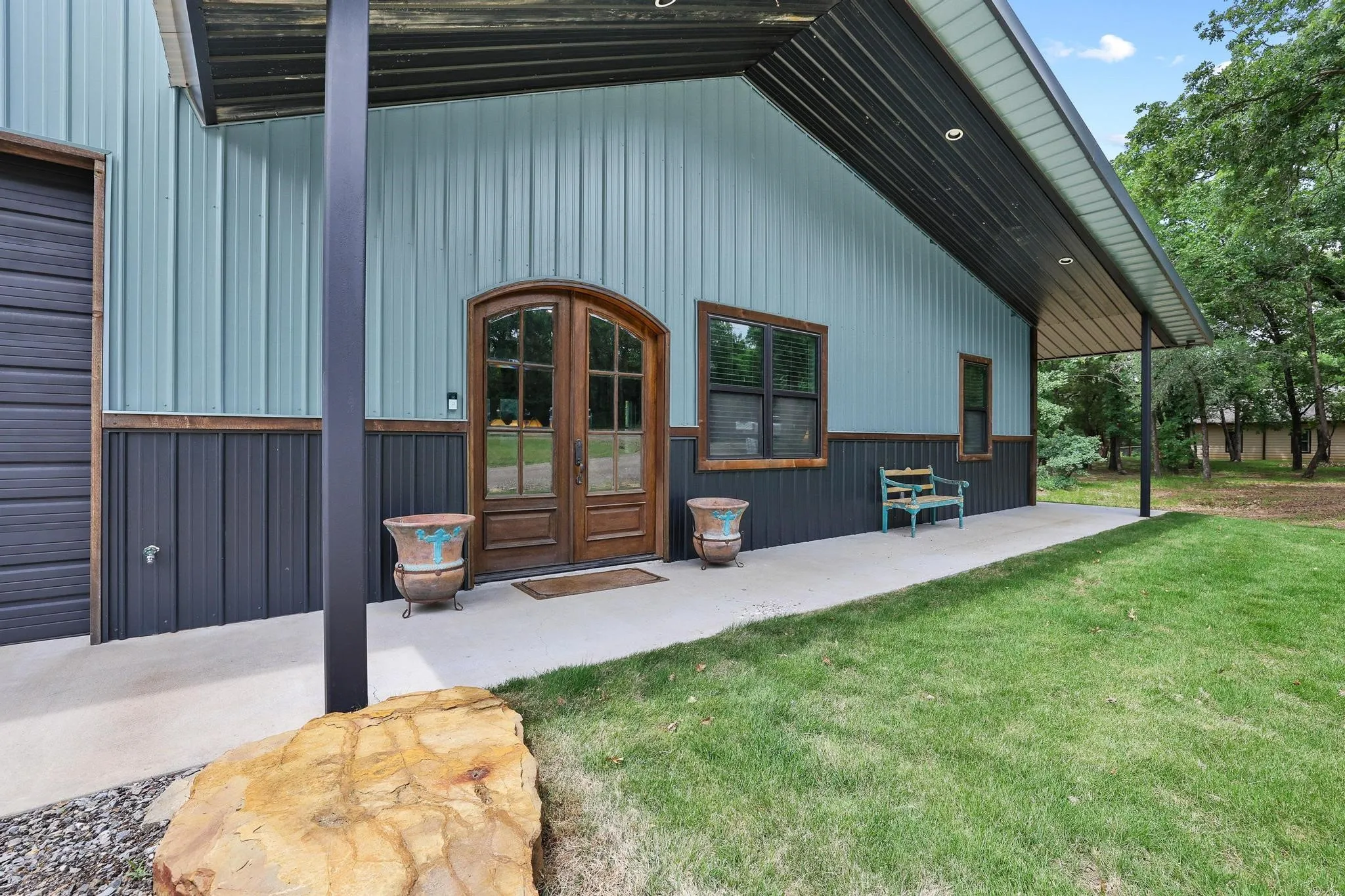 Single Family Residence For Sale in Fannin County , 1900 County Road 1535, Bonham, Texas 75418, 3 Bedroom, 3 Bathroom, 2 Garage spaces, 2,180 Sqft, built in 2022, mls#21226999, Real Estate Agent in Bonham, Homes For Sale in Fannin county, Homes For Sale in Bonham, Realtor in Bonham Texas, Real Estate Brokerage Independent Realty Texas, Luminita Cordes Realtor