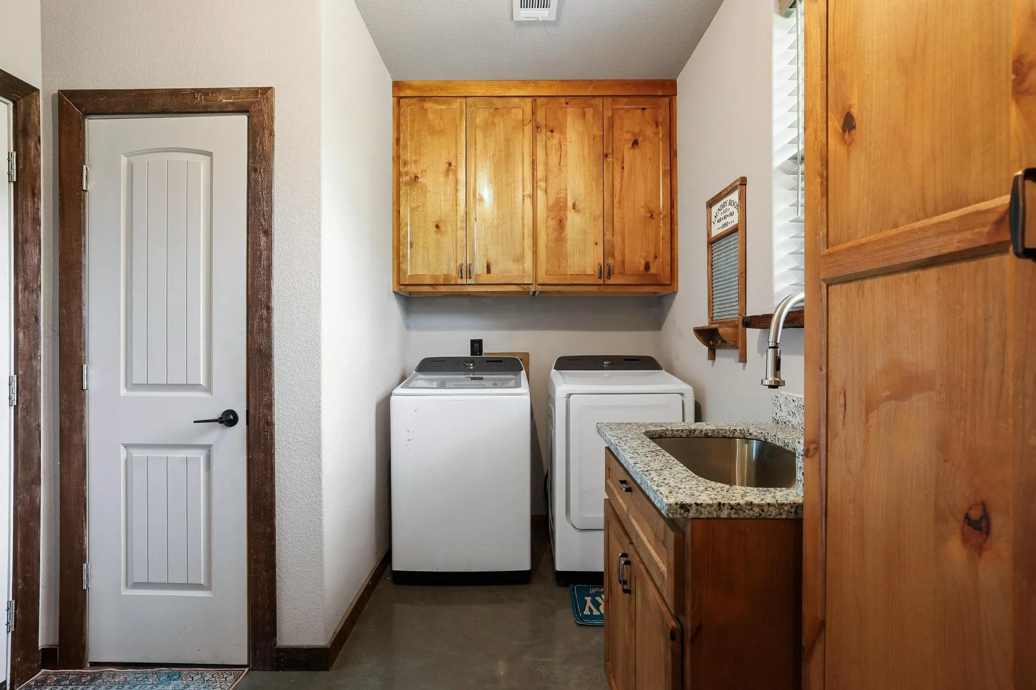 Single Family Residence For Sale in Fannin County , 1900 County Road 1535, Bonham, Texas 75418, 3 Bedroom, 3 Bathroom, 2 Garage spaces, 2,180 Sqft, built in 2022, mls#21226999, Real Estate Agent in Bonham, Homes For Sale in Fannin county, Homes For Sale in Bonham, Realtor in Bonham Texas, Real Estate Brokerage Independent Realty Texas, Luminita Cordes Realtor