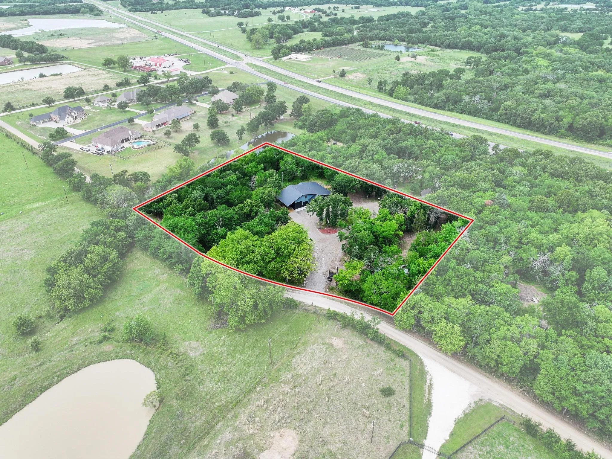 Single Family Residence For Sale in Fannin County , 1900 County Road 1535, Bonham, Texas 75418, 3 Bedroom, 3 Bathroom, 2 Garage spaces, 2,180 Sqft, built in 2022, mls#21226999, Real Estate Agent in Bonham, Homes For Sale in Fannin county, Homes For Sale in Bonham, Realtor in Bonham Texas, Real Estate Brokerage Independent Realty Texas, Luminita Cordes Realtor
