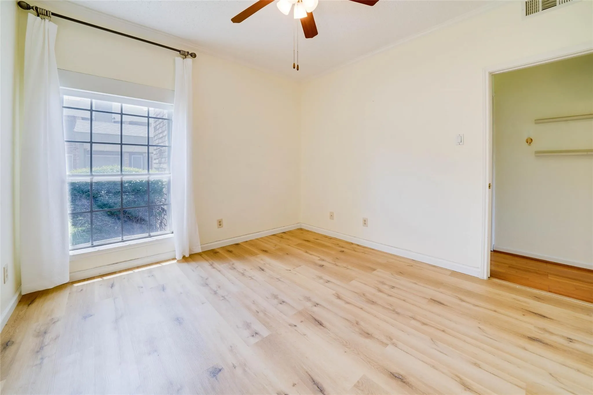 Condominium For Rent in Collin County , 1700 Amelia Court 613, Plano, Texas 75075, 2 Bedroom, 2 Bathroom, Garage spaces, 879 Sqft, built in 1984, mls#21222432, Real Estate Agent in Plano, Homes For Rent in Collin county, Homes For Rent in Plano, Realtor in Plano Texas, Real Estate Brokerage Independent Realty Texas, Luminita Cordes Realtor