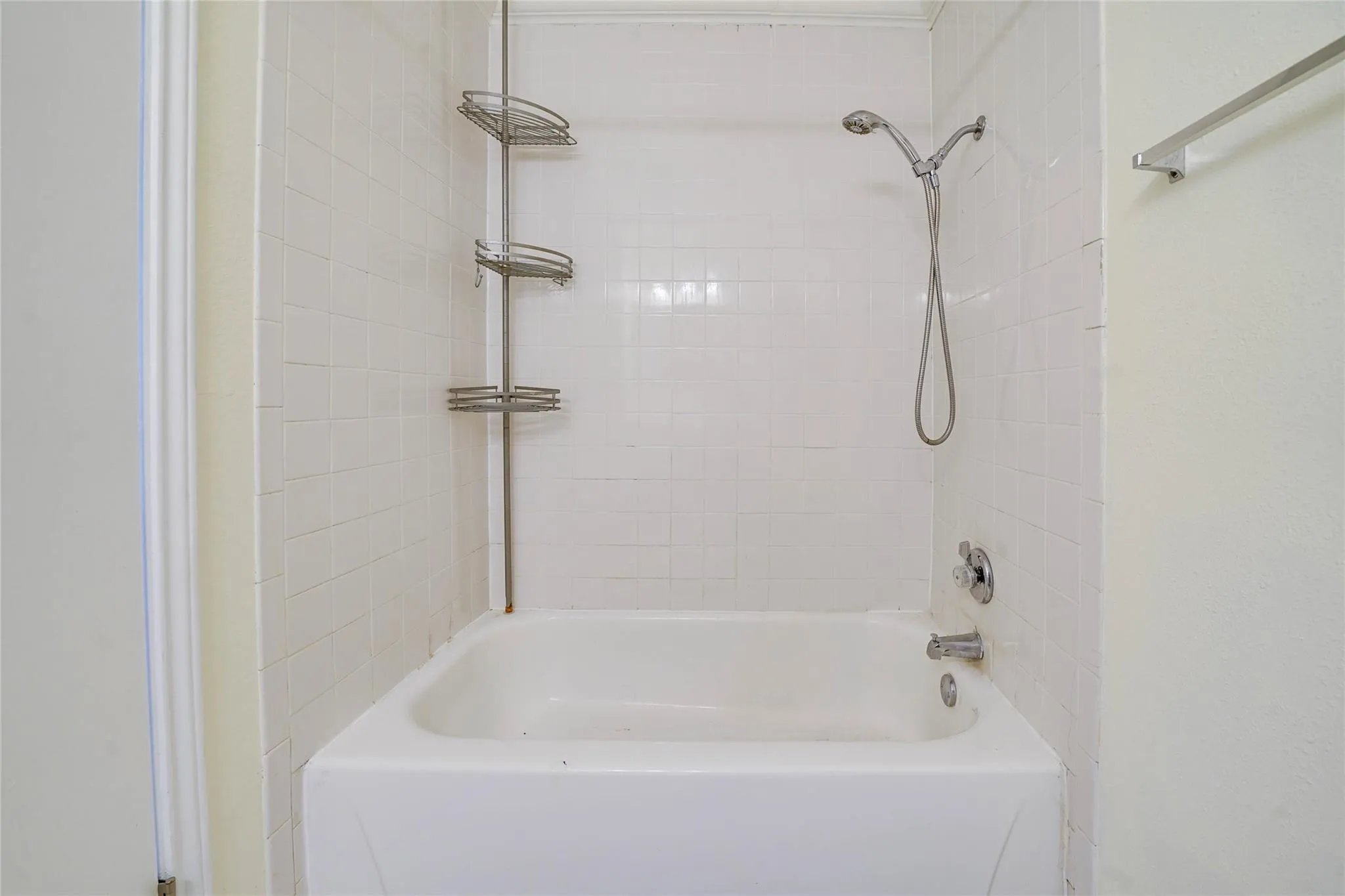 Condominium For Rent in Collin County , 1700 Amelia Court 613, Plano, Texas 75075, 2 Bedroom, 2 Bathroom, Garage spaces, 879 Sqft, built in 1984, mls#21222432, Real Estate Agent in Plano, Homes For Rent in Collin county, Homes For Rent in Plano, Realtor in Plano Texas, Real Estate Brokerage Independent Realty Texas, Luminita Cordes Realtor