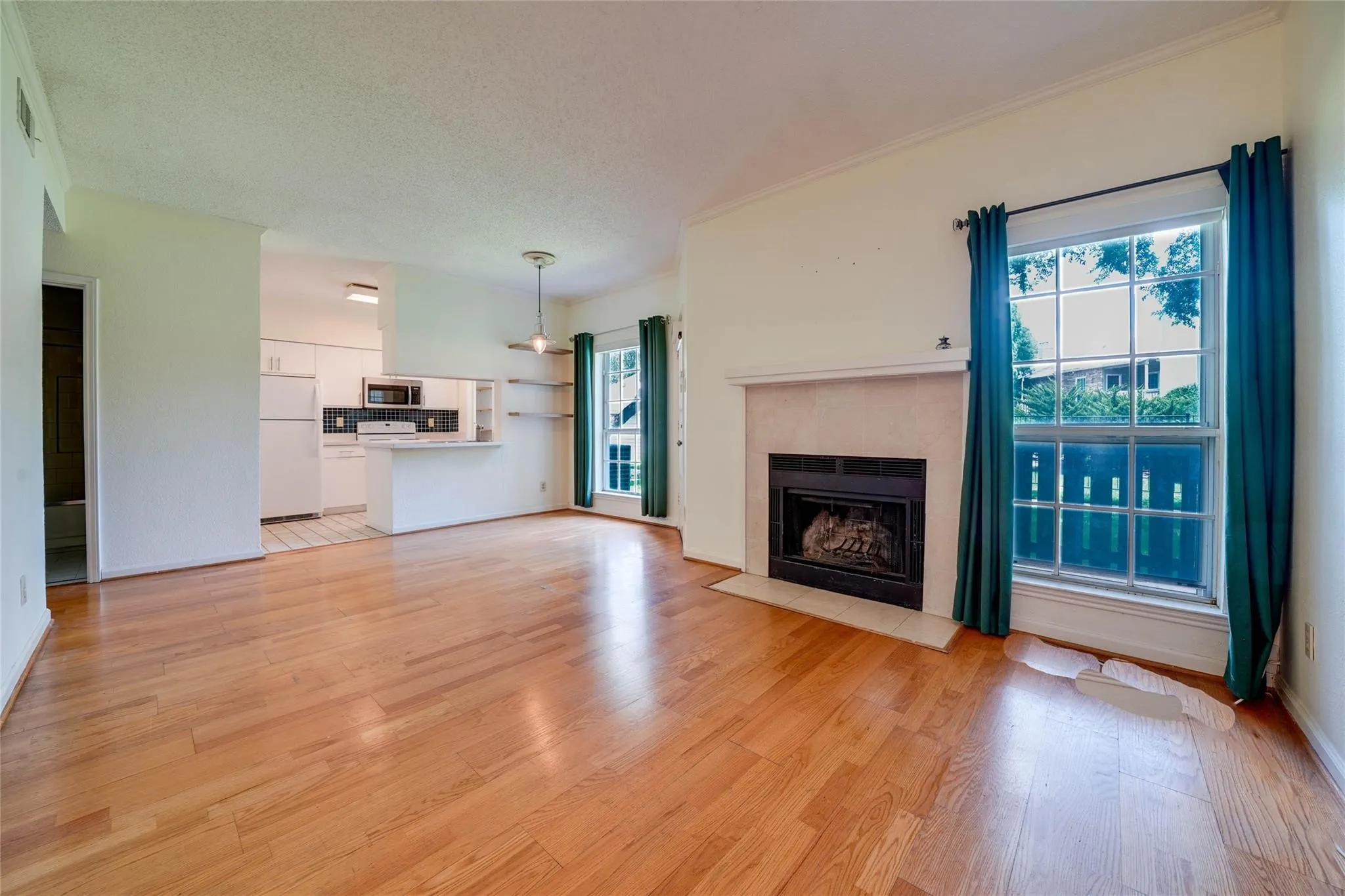 Condominium For Rent in Collin County , 1700 Amelia Court 613, Plano, Texas 75075, 2 Bedroom, 2 Bathroom, Garage spaces, 879 Sqft, built in 1984, mls#21222432, Real Estate Agent in Plano, Homes For Rent in Collin county, Homes For Rent in Plano, Realtor in Plano Texas, Real Estate Brokerage Independent Realty Texas, Luminita Cordes Realtor