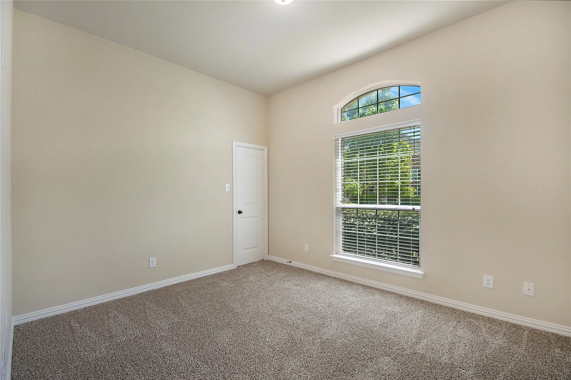 Single Family Residence For Sale in Denton County , 2461 Lakebend Drive, Little Elm, Texas 75068, 4 Bedrooms, 3 Bathrooms, 2 Garage spaces, 2,835 Sqft, built in 2011, Price $550,000, mls#21228477, Real Estate Agent in Little Elm, Homes For Sale in Denton county, Homes For Sale in Little Elm, Realtor in Little Elm Texas, Real Estate Brokerage Independent Realty Texas, Luminita Cordes Realtor