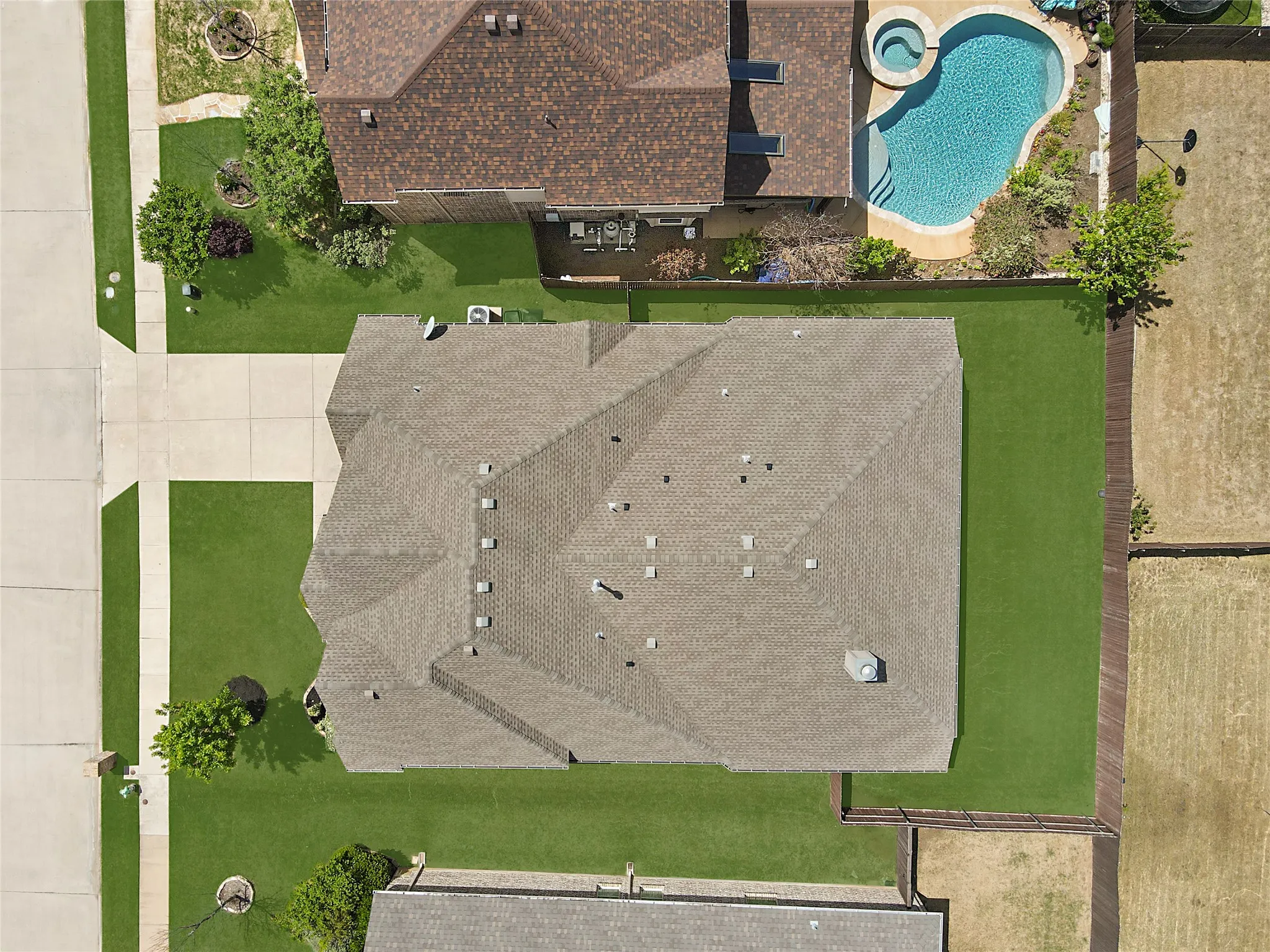 Single Family Residence For Sale in Denton County , 2461 Lakebend Drive, Little Elm, Texas 75068, 4 Bedrooms, 3 Bathrooms, 2 Garage spaces, 2,835 Sqft, built in 2011, Price $550,000, mls#21228477, Real Estate Agent in Little Elm, Homes For Sale in Denton county, Homes For Sale in Little Elm, Realtor in Little Elm Texas, Real Estate Brokerage Independent Realty Texas, Luminita Cordes Realtor