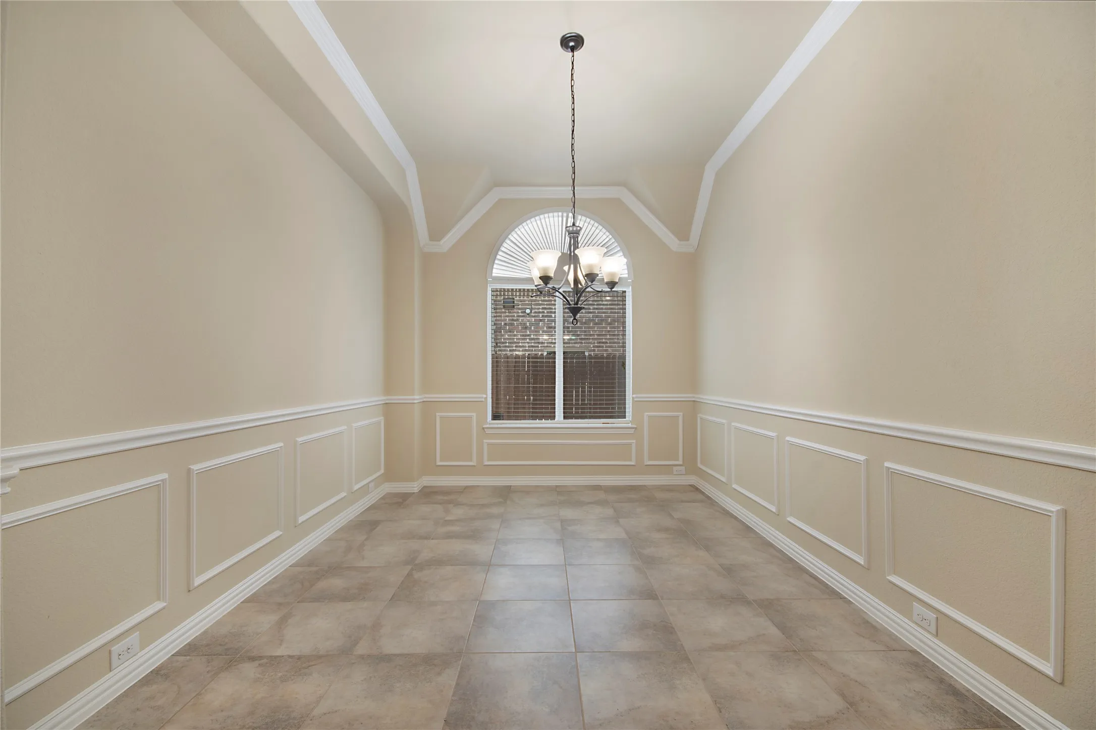 Single Family Residence For Sale in Denton County , 2461 Lakebend Drive, Little Elm, Texas 75068, 4 Bedrooms, 3 Bathrooms, 2 Garage spaces, 2,835 Sqft, built in 2011, Price $550,000, mls#21228477, Real Estate Agent in Little Elm, Homes For Sale in Denton county, Homes For Sale in Little Elm, Realtor in Little Elm Texas, Real Estate Brokerage Independent Realty Texas, Luminita Cordes Realtor