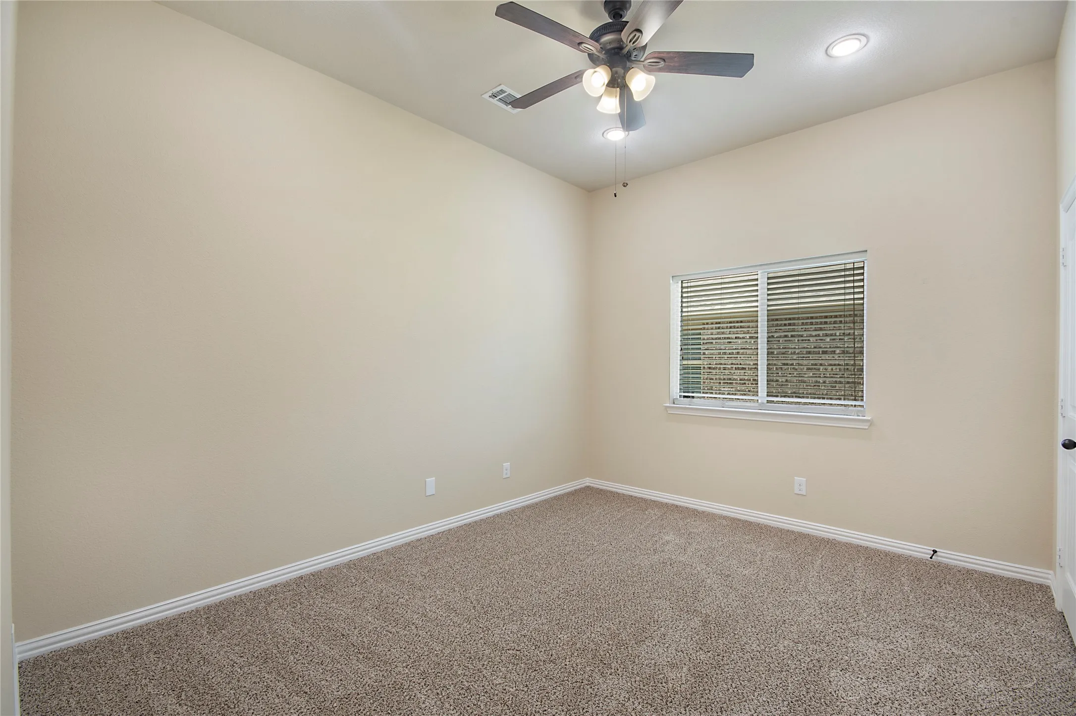Single Family Residence For Sale in Denton County , 2461 Lakebend Drive, Little Elm, Texas 75068, 4 Bedrooms, 3 Bathrooms, 2 Garage spaces, 2,835 Sqft, built in 2011, Price $550,000, mls#21228477, Real Estate Agent in Little Elm, Homes For Sale in Denton county, Homes For Sale in Little Elm, Realtor in Little Elm Texas, Real Estate Brokerage Independent Realty Texas, Luminita Cordes Realtor