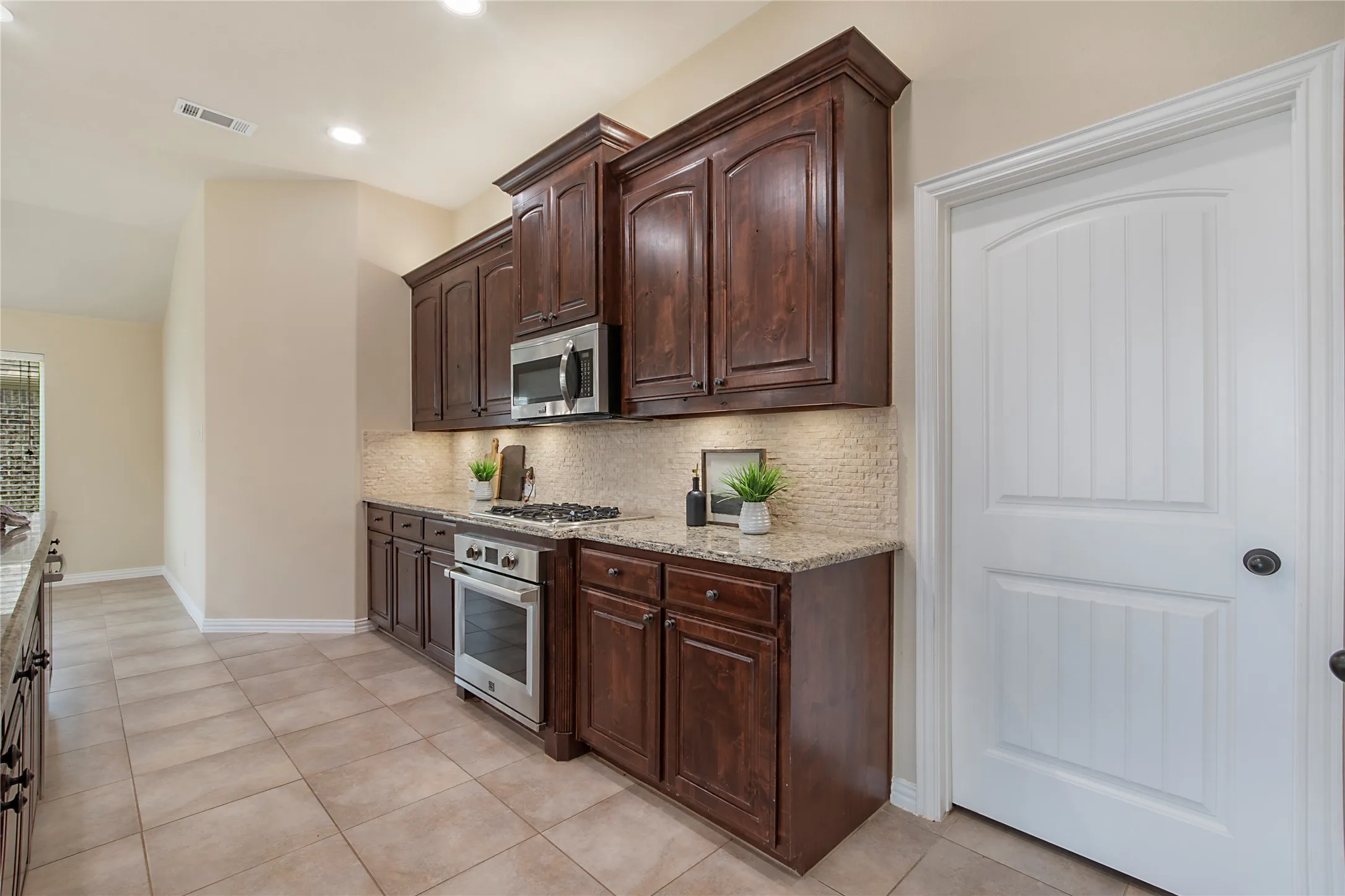 Single Family Residence For Sale in Denton County , 2461 Lakebend Drive, Little Elm, Texas 75068, 4 Bedrooms, 3 Bathrooms, 2 Garage spaces, 2,835 Sqft, built in 2011, Price $550,000, mls#21228477, Real Estate Agent in Little Elm, Homes For Sale in Denton county, Homes For Sale in Little Elm, Realtor in Little Elm Texas, Real Estate Brokerage Independent Realty Texas, Luminita Cordes Realtor