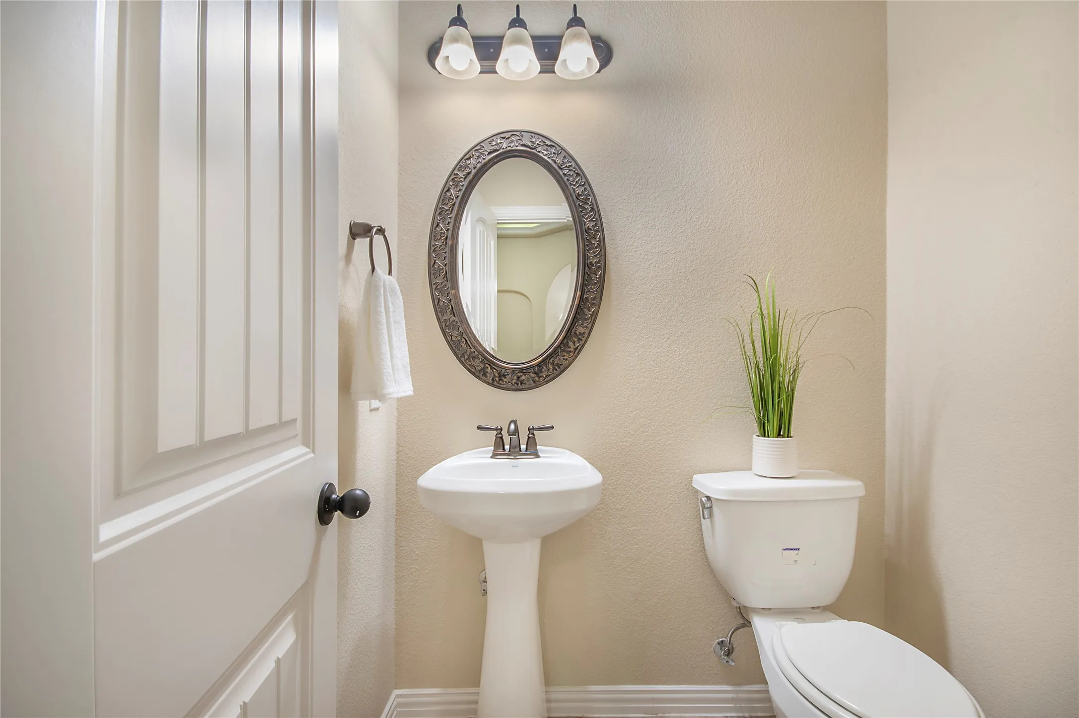Single Family Residence For Sale in Denton County , 2461 Lakebend Drive, Little Elm, Texas 75068, 4 Bedrooms, 3 Bathrooms, 2 Garage spaces, 2,835 Sqft, built in 2011, Price $550,000, mls#21228477, Real Estate Agent in Little Elm, Homes For Sale in Denton county, Homes For Sale in Little Elm, Realtor in Little Elm Texas, Real Estate Brokerage Independent Realty Texas, Luminita Cordes Realtor