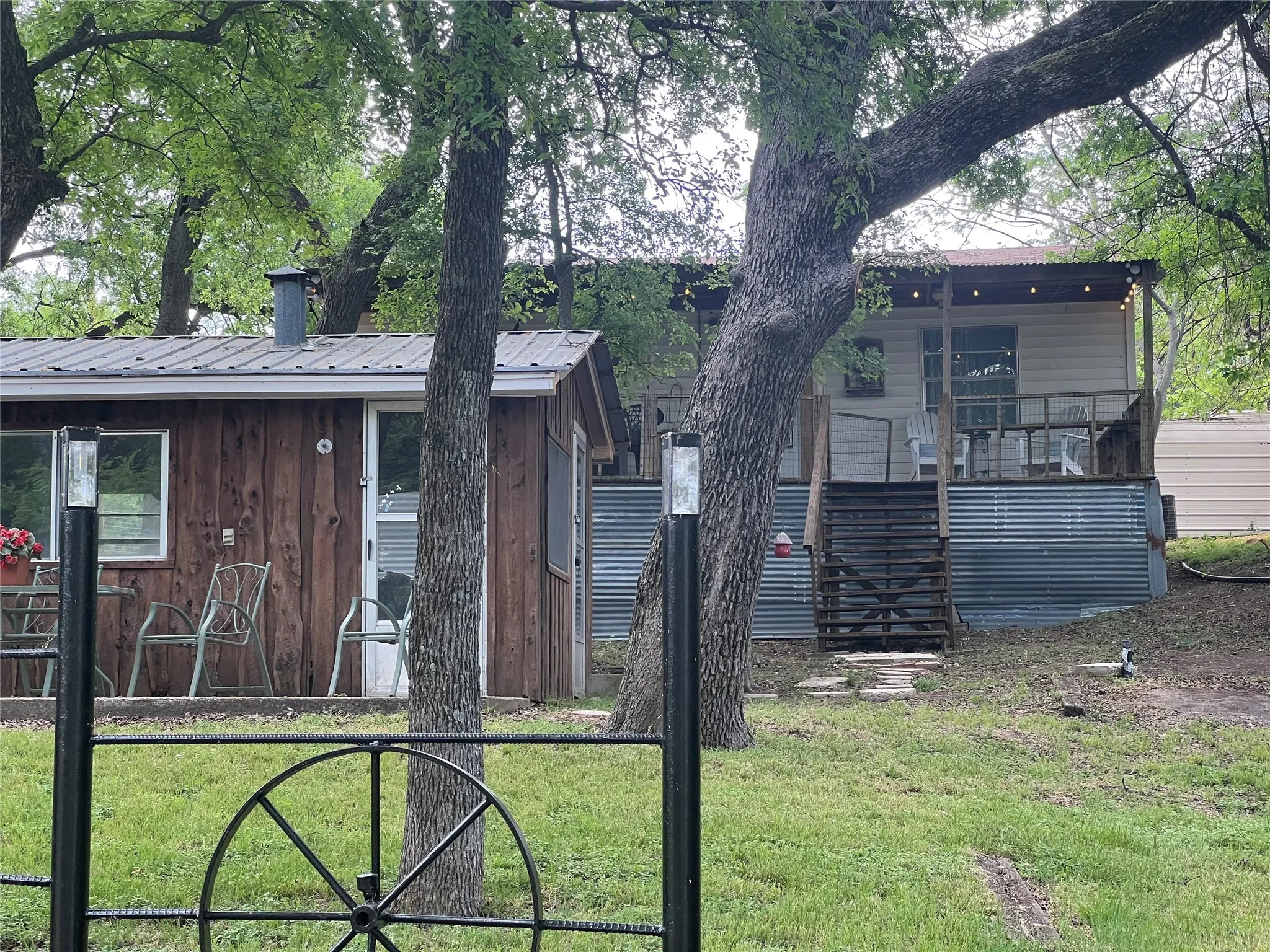Single Family Residence For Sale in Navarro County , 19045 NW County Road 3204, Dawson, Texas 76639, 2 Bedrooms, 1 Bathroom, Garage spaces, 1,180 Sqft, built in 1975, Preowned, Price $189,000, mls#21229103, Real Estate Agent in Dawson, Homes For Sale in Navarro county, Homes For Sale in Dawson, Realtor in Dawson Texas, Real Estate Brokerage Independent Realty Texas, Luminita Cordes Realtor