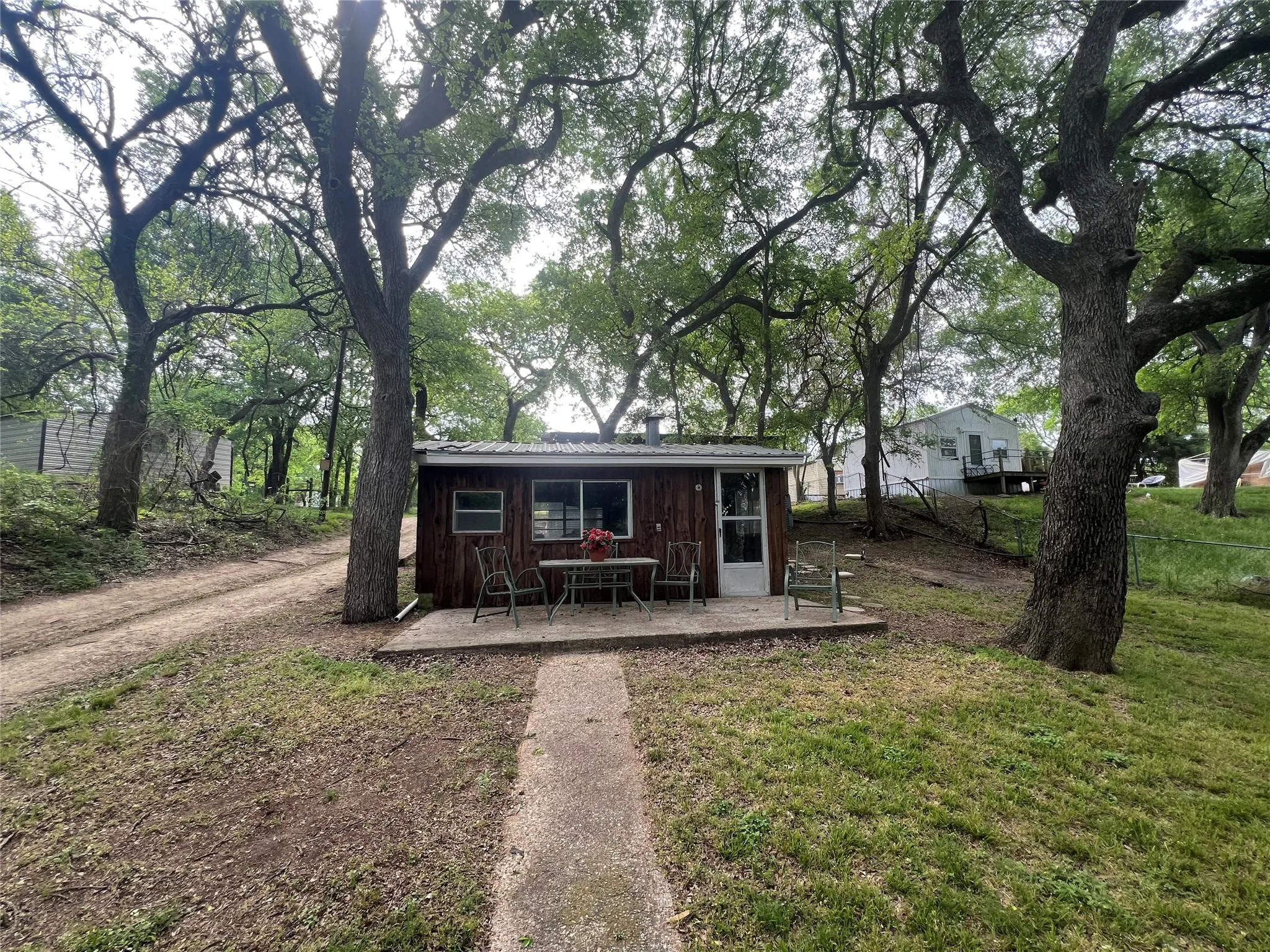 Single Family Residence For Sale in Navarro County , 19045 NW County Road 3204, Dawson, Texas 76639, 2 Bedrooms, 1 Bathroom, Garage spaces, 1,180 Sqft, built in 1975, Preowned, Price $189,000, mls#21229103, Real Estate Agent in Dawson, Homes For Sale in Navarro county, Homes For Sale in Dawson, Realtor in Dawson Texas, Real Estate Brokerage Independent Realty Texas, Luminita Cordes Realtor