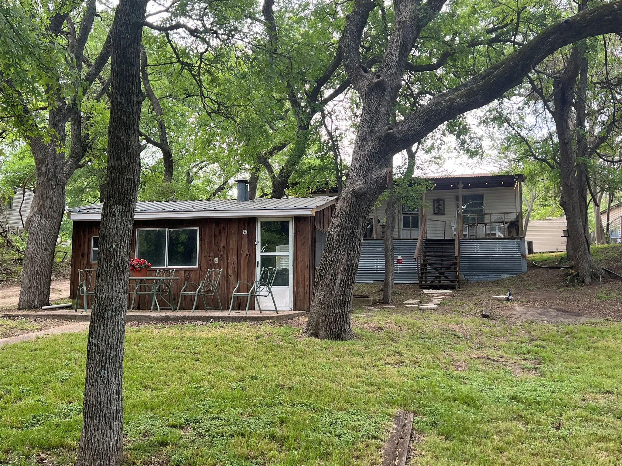 Single Family Residence For Sale in Navarro County , 19045 NW County Road 3204, Dawson, Texas 76639, 2 Bedrooms, 1 Bathroom, Garage spaces, 1,180 Sqft, built in 1975, Preowned, Price $189,000, mls#21229103, Real Estate Agent in Dawson, Homes For Sale in Navarro county, Homes For Sale in Dawson, Realtor in Dawson Texas, Real Estate Brokerage Independent Realty Texas, Luminita Cordes Realtor
