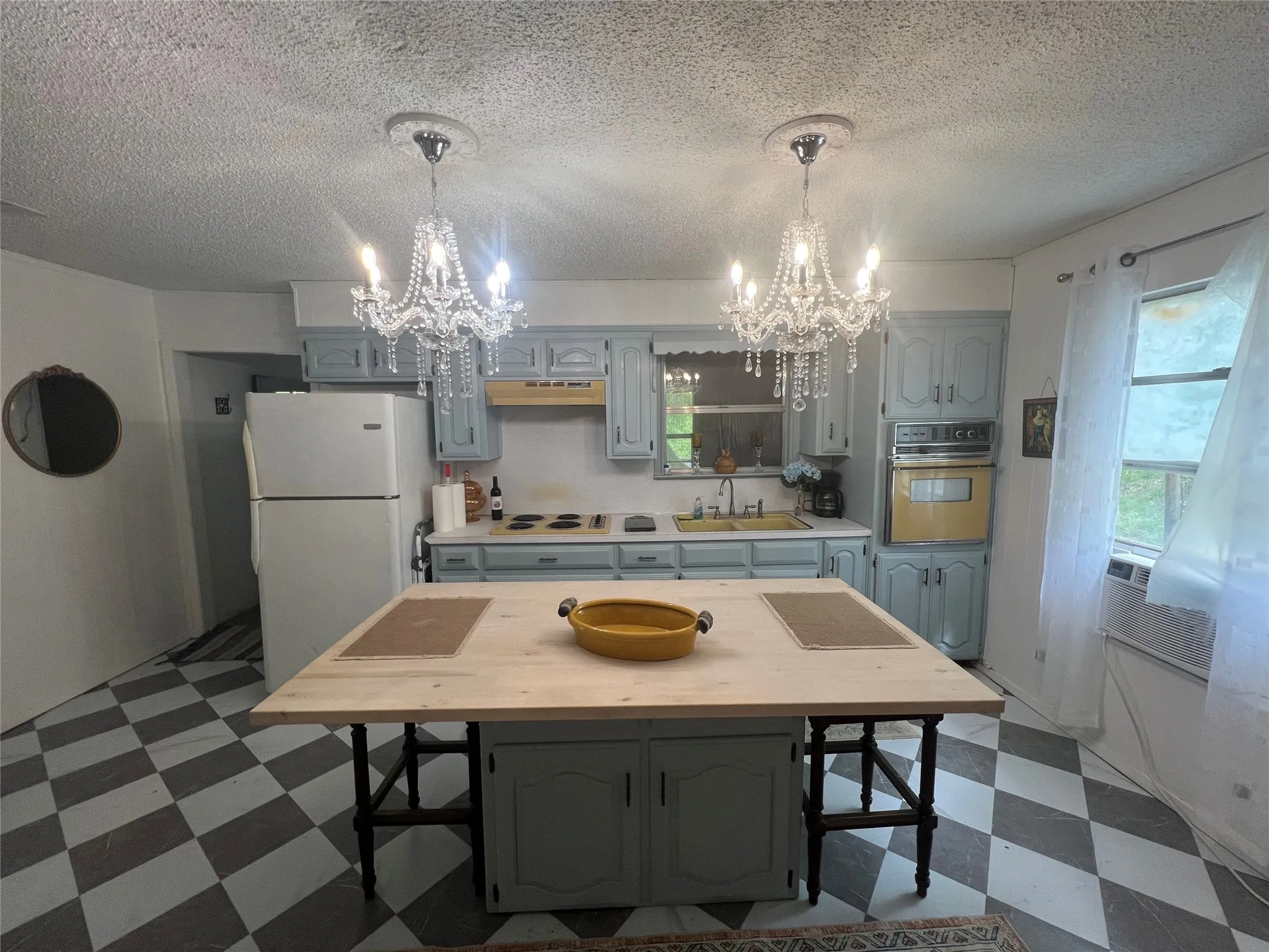 Single Family Residence For Sale in Navarro County , 19045 NW County Road 3204, Dawson, Texas 76639, 2 Bedrooms, 1 Bathroom, Garage spaces, 1,180 Sqft, built in 1975, Preowned, Price $189,000, mls#21229103, Real Estate Agent in Dawson, Homes For Sale in Navarro county, Homes For Sale in Dawson, Realtor in Dawson Texas, Real Estate Brokerage Independent Realty Texas, Luminita Cordes Realtor