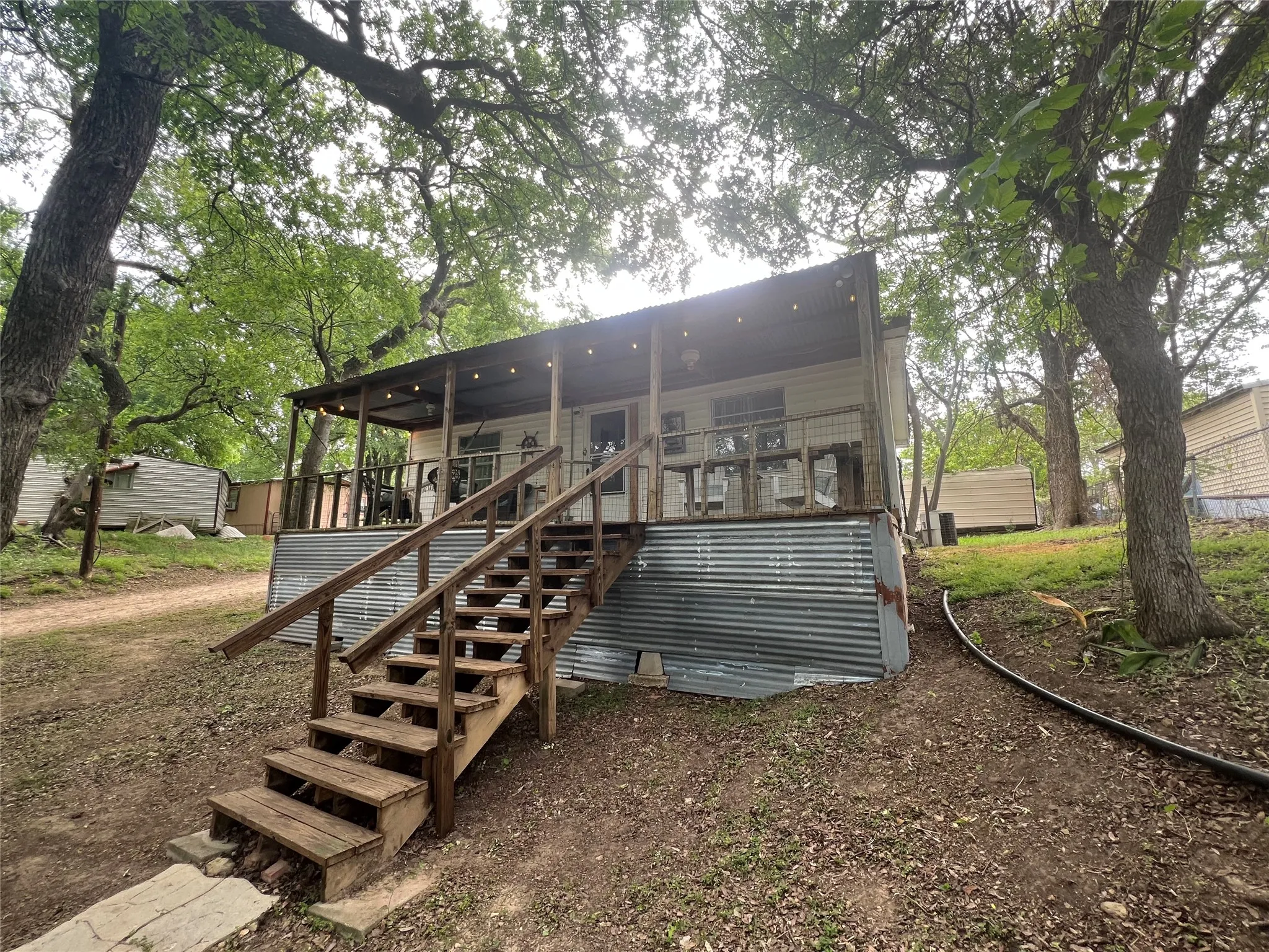 Single Family Residence For Sale in Navarro County , 19045 NW County Road 3204, Dawson, Texas 76639, 2 Bedrooms, 1 Bathroom, Garage spaces, 1,180 Sqft, built in 1975, Preowned, Price $189,000, mls#21229103, Real Estate Agent in Dawson, Homes For Sale in Navarro county, Homes For Sale in Dawson, Realtor in Dawson Texas, Real Estate Brokerage Independent Realty Texas, Luminita Cordes Realtor