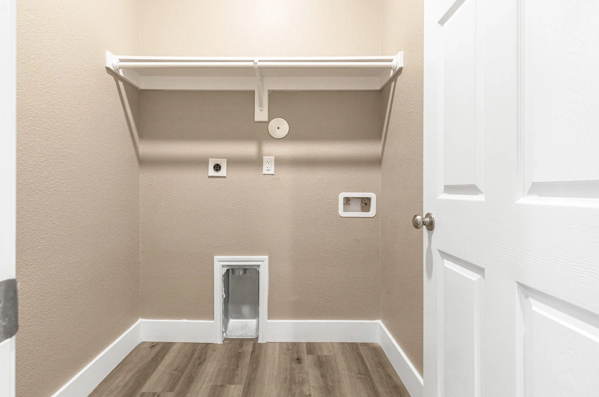 Drip dry area and shelves in full laundry