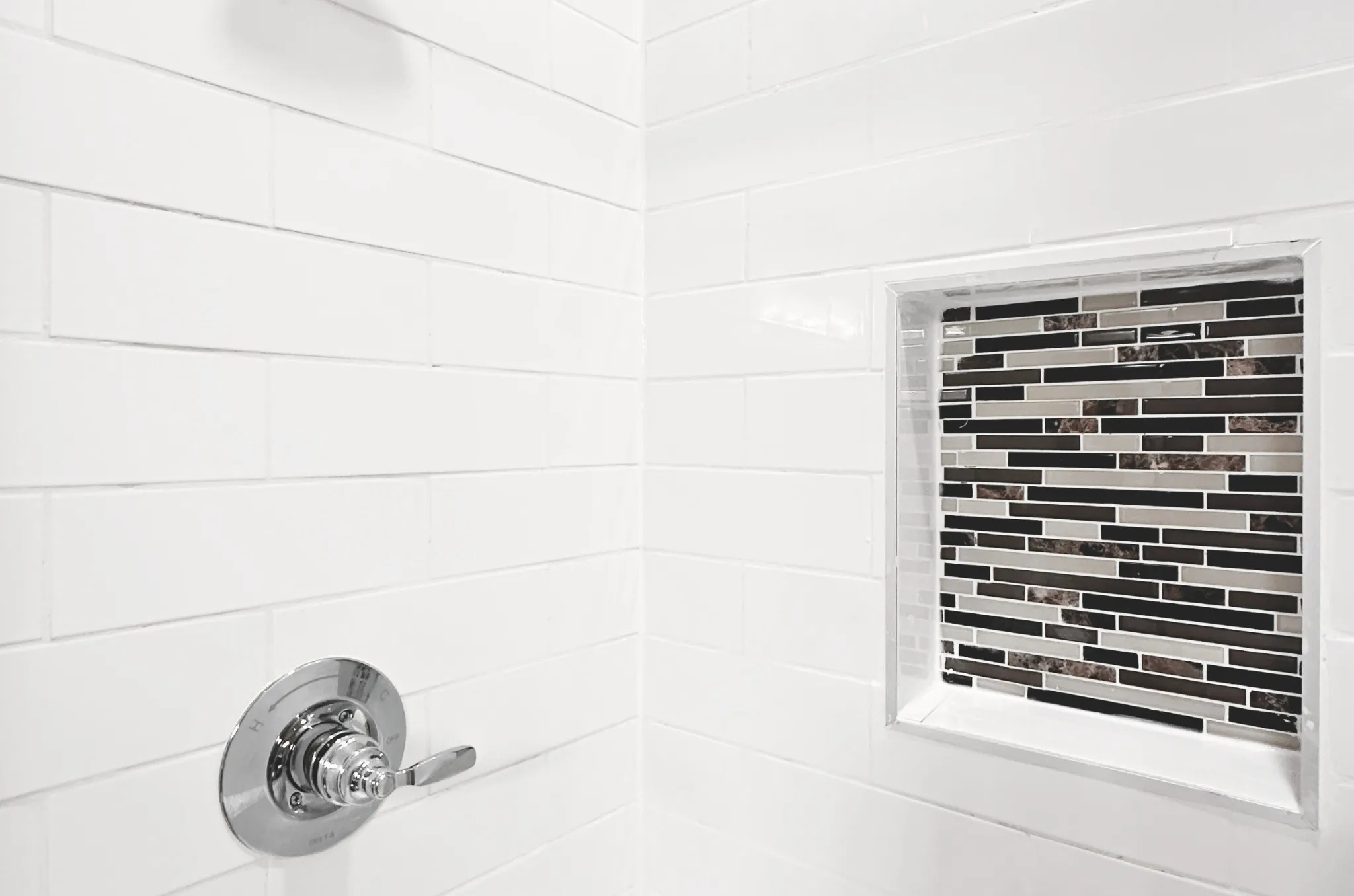 Shower niche plus tile to the ceiling tub shower combo