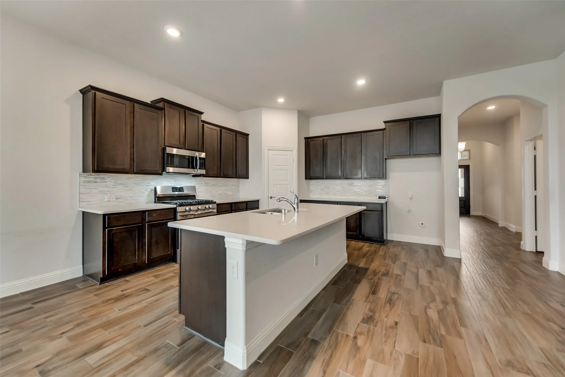 Single Family Residence For Sale in Denton County , 6101 Brunswick Drive, Celina, Texas 76227, 4 Bedroom, 3 Bathroom, 2 Garage spaces, 2,510 Sqft, built in 2018, Preowned, mls#21229193, Real Estate Agent in Celina, Homes For Sale in Denton county, Homes For Sale in Celina, Realtor in Celina Texas, Real Estate Brokerage Independent Realty Texas, Luminita Cordes Realtor