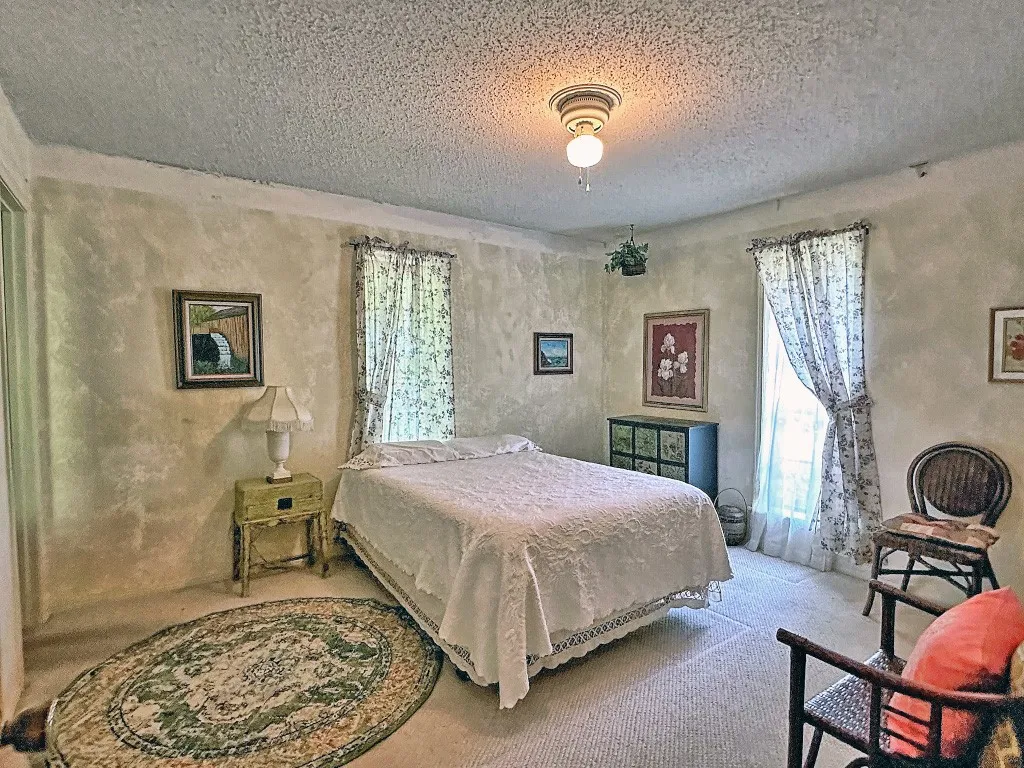 Single Family Residence For Sale in Henderson County , 2307 Crystal Drive, Athens, Texas 75751, 3 Bedroom, 2 Bathroom, Garage spaces, 1,740 Sqft, built in 1981, Preowned, mls#21229223, Real Estate Agent in Athens, Homes For Sale in Henderson county, Homes For Sale in Athens, Realtor in Athens Texas, Real Estate Brokerage Independent Realty Texas, Luminita Cordes Realtor