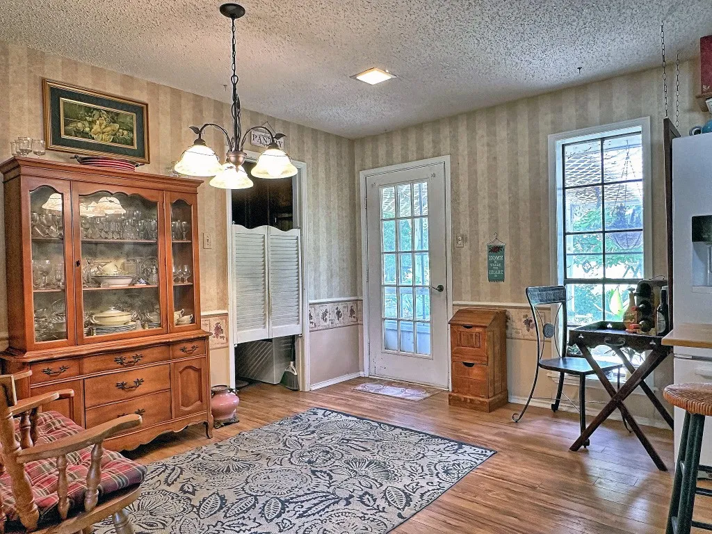 Single Family Residence For Sale in Henderson County , 2307 Crystal Drive, Athens, Texas 75751, 3 Bedroom, 2 Bathroom, Garage spaces, 1,740 Sqft, built in 1981, Preowned, mls#21229223, Real Estate Agent in Athens, Homes For Sale in Henderson county, Homes For Sale in Athens, Realtor in Athens Texas, Real Estate Brokerage Independent Realty Texas, Luminita Cordes Realtor
