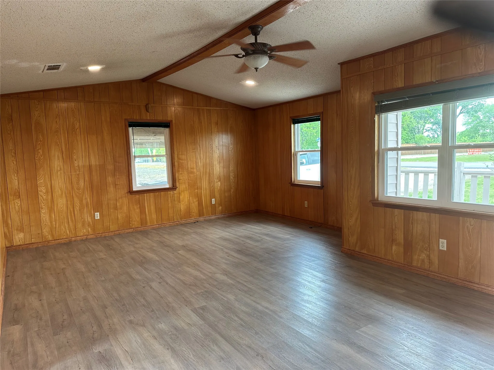 Single Family Residence For Sale in Collin County , 7910 County Road 392, Princeton, Texas 75407, 3 Bedroom, 2 Bathroom, Garage spaces, 1,368 Sqft, built in 1981, Price $349,000, mls#21229229, Real Estate Agent in Princeton, Homes For Sale in Collin county, Homes For Sale in Princeton, Realtor in Princeton Texas, Real Estate Brokerage Independent Realty Texas, Luminita Cordes Realtor