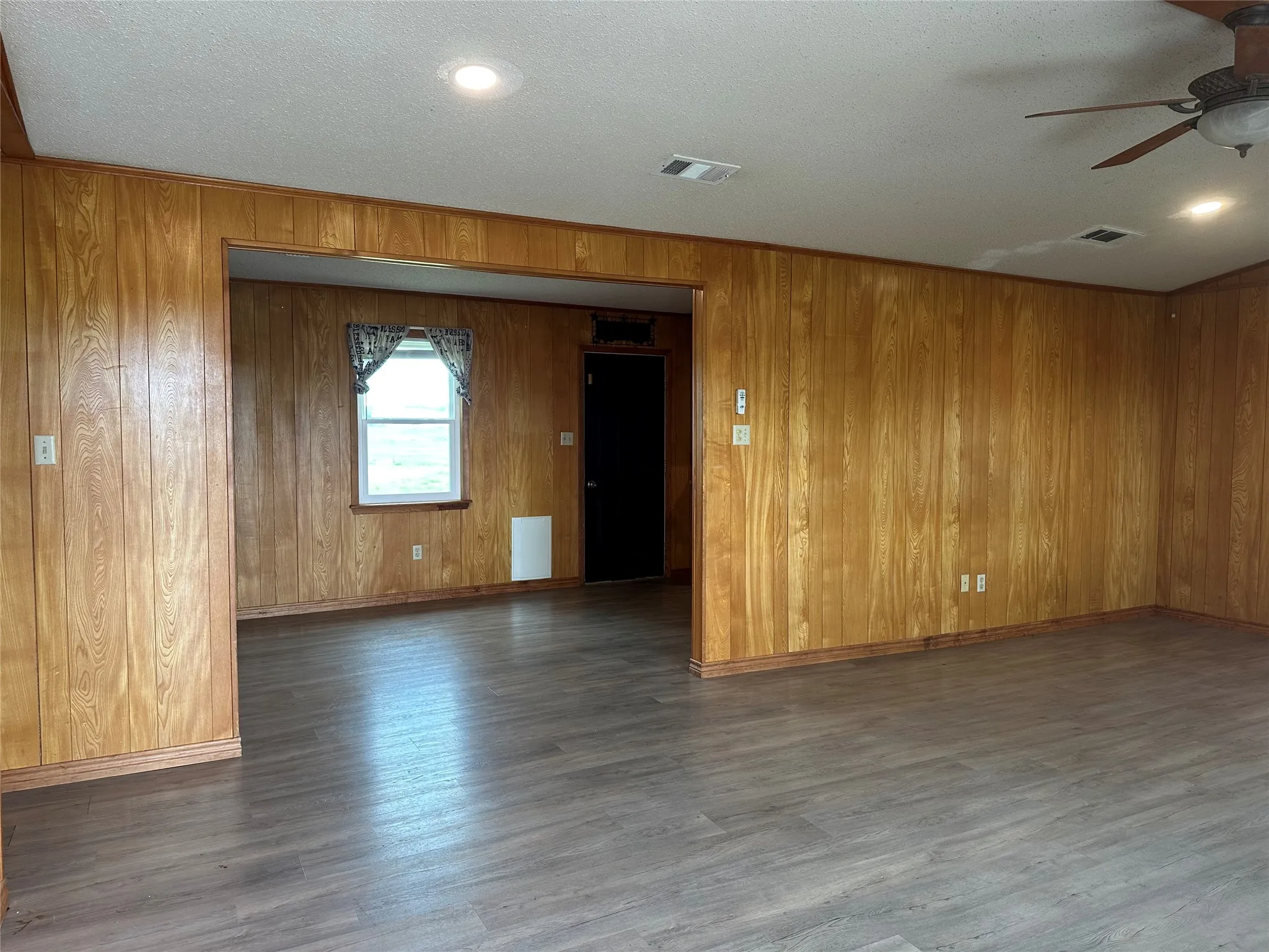 Single Family Residence For Sale in Collin County , 7910 County Road 392, Princeton, Texas 75407, 3 Bedroom, 2 Bathroom, Garage spaces, 1,368 Sqft, built in 1981, Price $349,000, mls#21229229, Real Estate Agent in Princeton, Homes For Sale in Collin county, Homes For Sale in Princeton, Realtor in Princeton Texas, Real Estate Brokerage Independent Realty Texas, Luminita Cordes Realtor