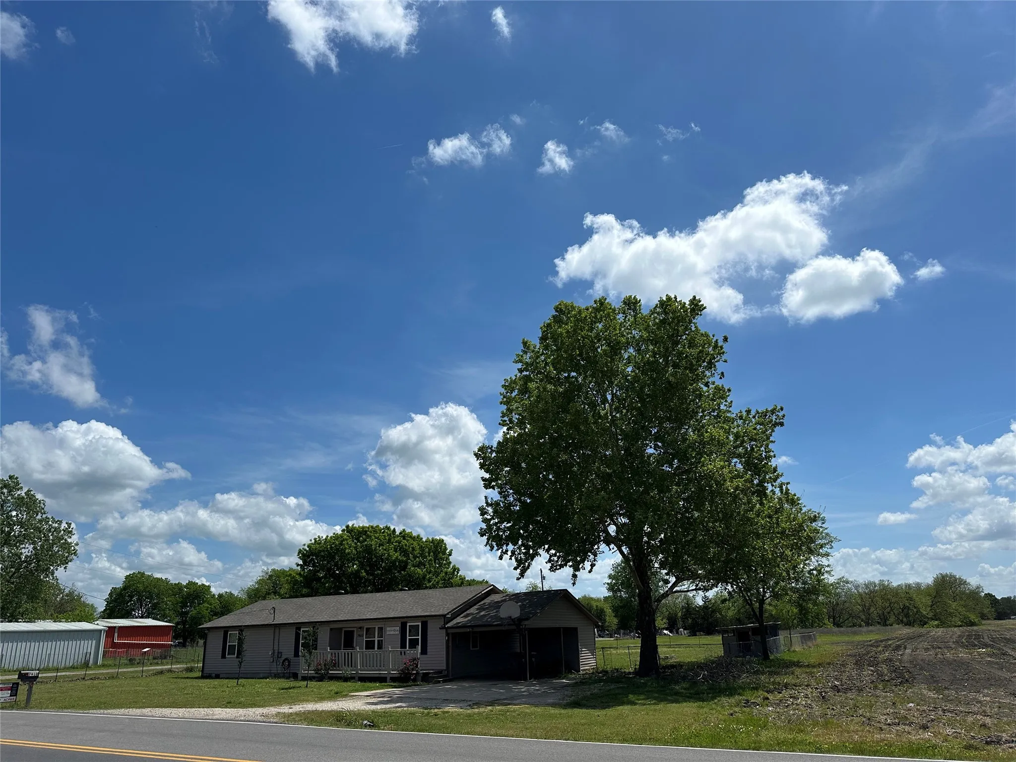 Single Family Residence For Sale in Collin County , 7910 County Road 392, Princeton, Texas 75407, 3 Bedroom, 2 Bathroom, Garage spaces, 1,368 Sqft, built in 1981, Price $349,000, mls#21229229, Real Estate Agent in Princeton, Homes For Sale in Collin county, Homes For Sale in Princeton, Realtor in Princeton Texas, Real Estate Brokerage Independent Realty Texas, Luminita Cordes Realtor