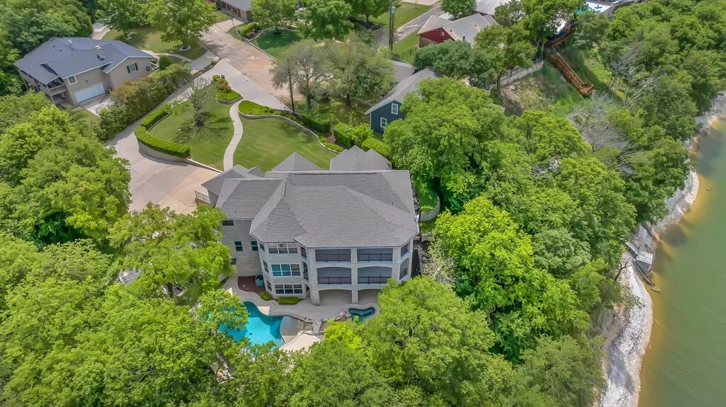 Single Family Residence For Sale in Hill County , 237 Giant Cedar Trail, Whitney, Texas 76692, 5 Bedroom, 5 Bathroom, 3 Garage spaces, 3,600 Sqft, built in 1996, mls#21227898, Real Estate Agent in Whitney, Homes For Sale in Hill county, Homes For Sale in Whitney, Realtor in Whitney Texas, Real Estate Brokerage Independent Realty Texas, Luminita Cordes Realtor