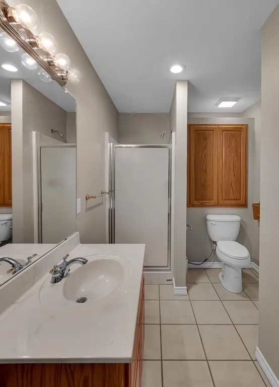 Single Family Residence For Sale in Hill County , 237 Giant Cedar Trail, Whitney, Texas 76692, 5 Bedroom, 5 Bathroom, 3 Garage spaces, 3,600 Sqft, built in 1996, mls#21227898, Real Estate Agent in Whitney, Homes For Sale in Hill county, Homes For Sale in Whitney, Realtor in Whitney Texas, Real Estate Brokerage Independent Realty Texas, Luminita Cordes Realtor