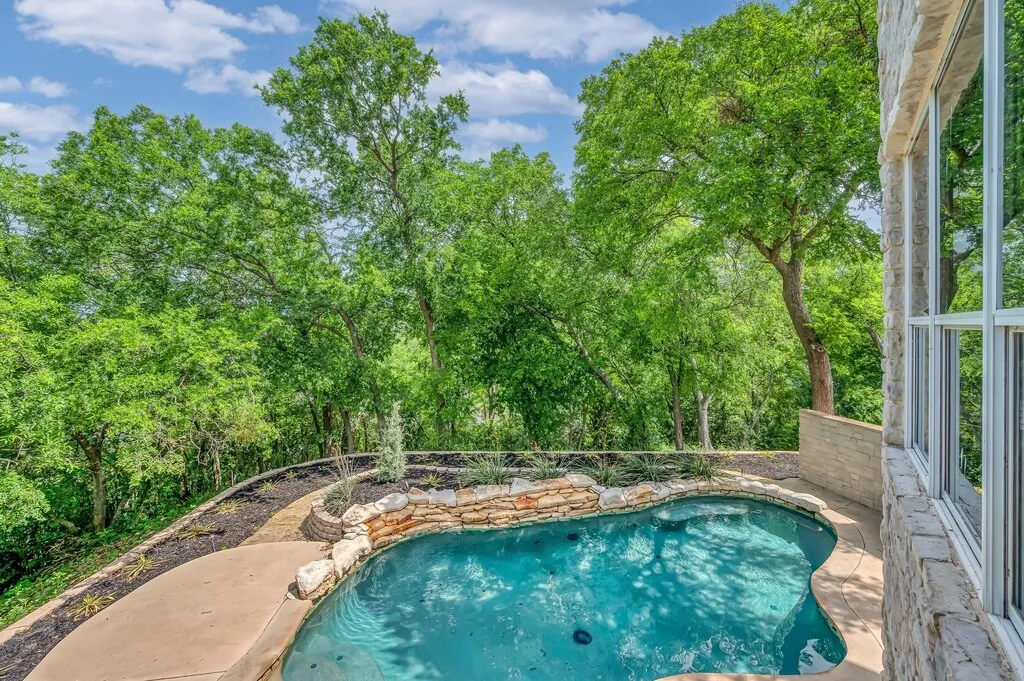 Single Family Residence For Sale in Hill County , 237 Giant Cedar Trail, Whitney, Texas 76692, 5 Bedroom, 5 Bathroom, 3 Garage spaces, 3,600 Sqft, built in 1996, mls#21227898, Real Estate Agent in Whitney, Homes For Sale in Hill county, Homes For Sale in Whitney, Realtor in Whitney Texas, Real Estate Brokerage Independent Realty Texas, Luminita Cordes Realtor