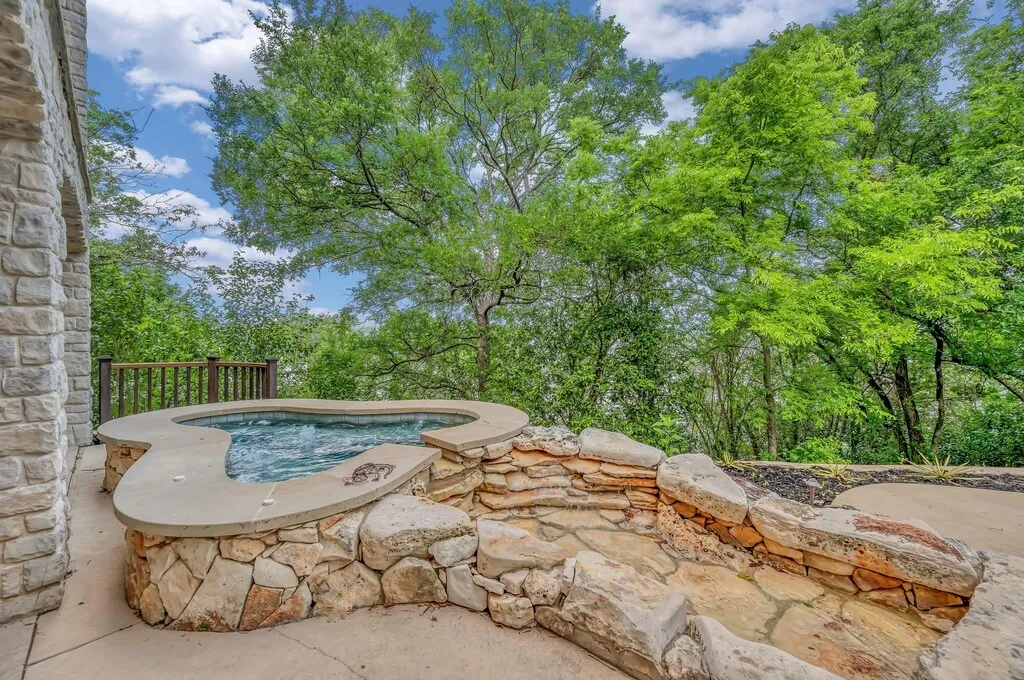 Single Family Residence For Sale in Hill County , 237 Giant Cedar Trail, Whitney, Texas 76692, 5 Bedroom, 5 Bathroom, 3 Garage spaces, 3,600 Sqft, built in 1996, mls#21227898, Real Estate Agent in Whitney, Homes For Sale in Hill county, Homes For Sale in Whitney, Realtor in Whitney Texas, Real Estate Brokerage Independent Realty Texas, Luminita Cordes Realtor