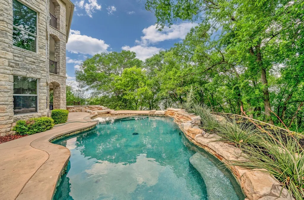 Single Family Residence For Sale in Hill County , 237 Giant Cedar Trail, Whitney, Texas 76692, 5 Bedroom, 5 Bathroom, 3 Garage spaces, 3,600 Sqft, built in 1996, mls#21227898, Real Estate Agent in Whitney, Homes For Sale in Hill county, Homes For Sale in Whitney, Realtor in Whitney Texas, Real Estate Brokerage Independent Realty Texas, Luminita Cordes Realtor