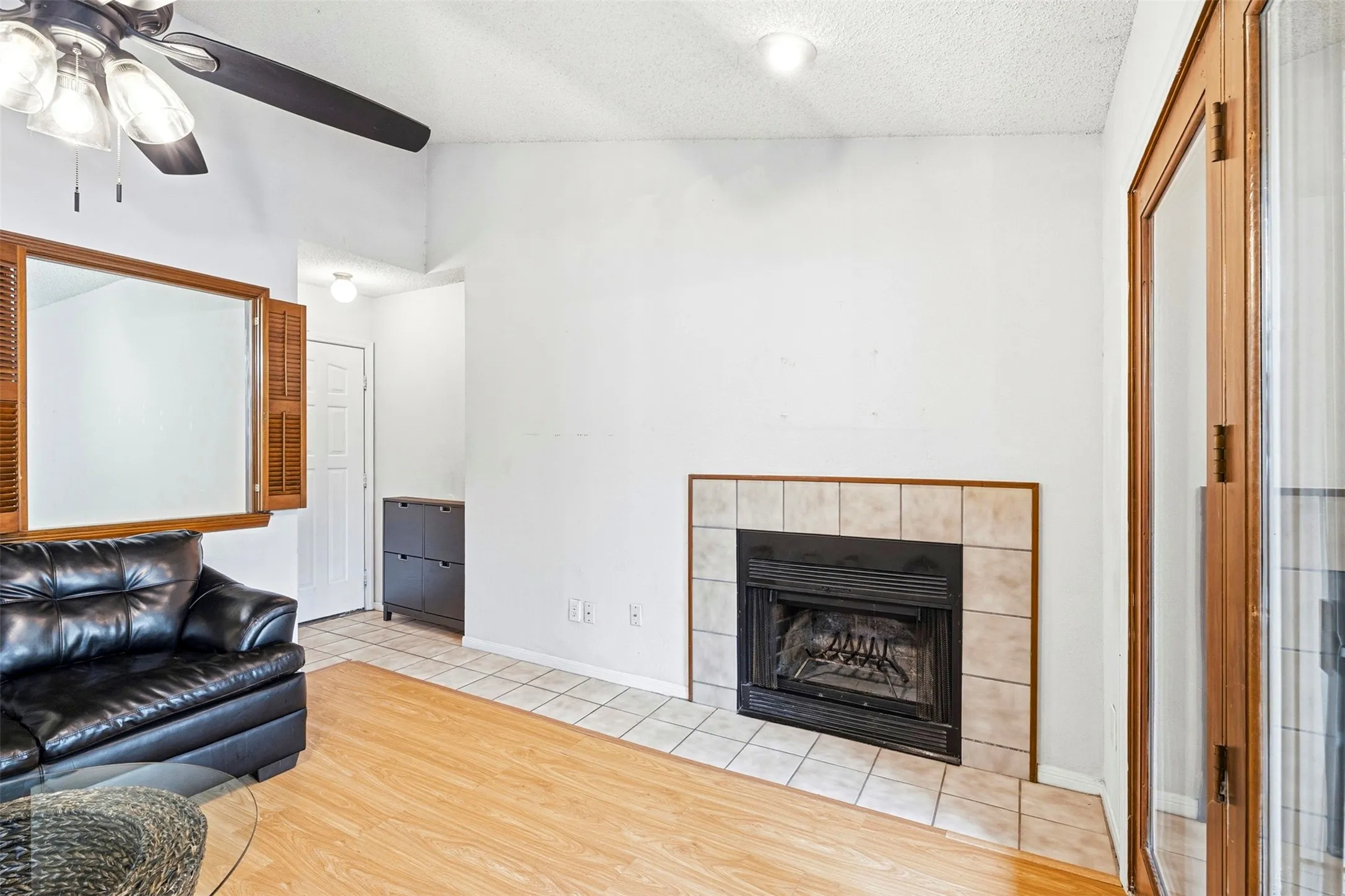 Condominium For Sale in Tarrant County , 2014 Willoughby Lane 4624, Arlington, Texas 76011, 2 Bedrooms, 1 Bathroom, Garage spaces, 963 Sqft, built in 1983, Preowned, Price $119,000, mls#21229218, Real Estate Agent in Arlington, Homes For Sale in Tarrant county, Homes For Sale in Arlington, Realtor in Arlington Texas, Real Estate Brokerage Independent Realty Texas, Luminita Cordes Realtor