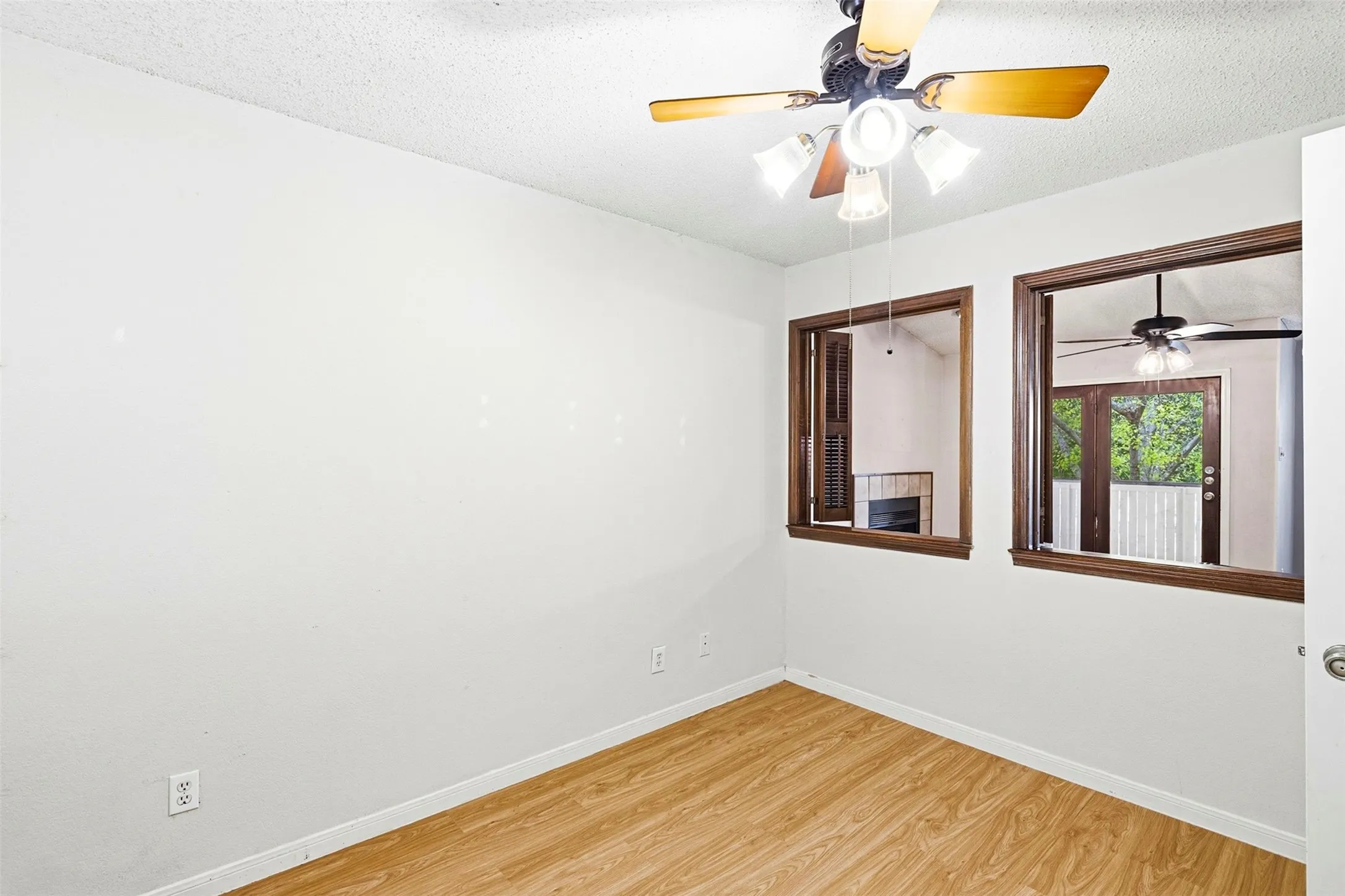 Condominium For Sale in Tarrant County , 2014 Willoughby Lane 4624, Arlington, Texas 76011, 2 Bedrooms, 1 Bathroom, Garage spaces, 963 Sqft, built in 1983, Preowned, Price $119,000, mls#21229218, Real Estate Agent in Arlington, Homes For Sale in Tarrant county, Homes For Sale in Arlington, Realtor in Arlington Texas, Real Estate Brokerage Independent Realty Texas, Luminita Cordes Realtor