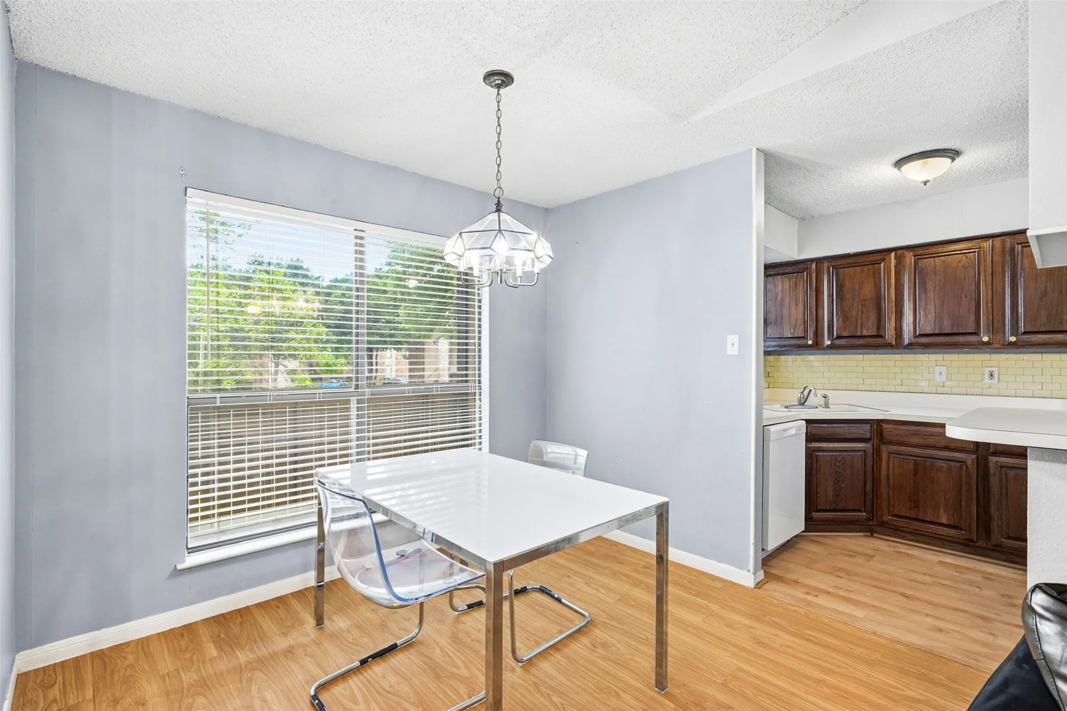Condominium For Sale in Tarrant County , 2014 Willoughby Lane 4624, Arlington, Texas 76011, 2 Bedrooms, 1 Bathroom, Garage spaces, 963 Sqft, built in 1983, Preowned, Price $119,000, mls#21229218, Real Estate Agent in Arlington, Homes For Sale in Tarrant county, Homes For Sale in Arlington, Realtor in Arlington Texas, Real Estate Brokerage Independent Realty Texas, Luminita Cordes Realtor