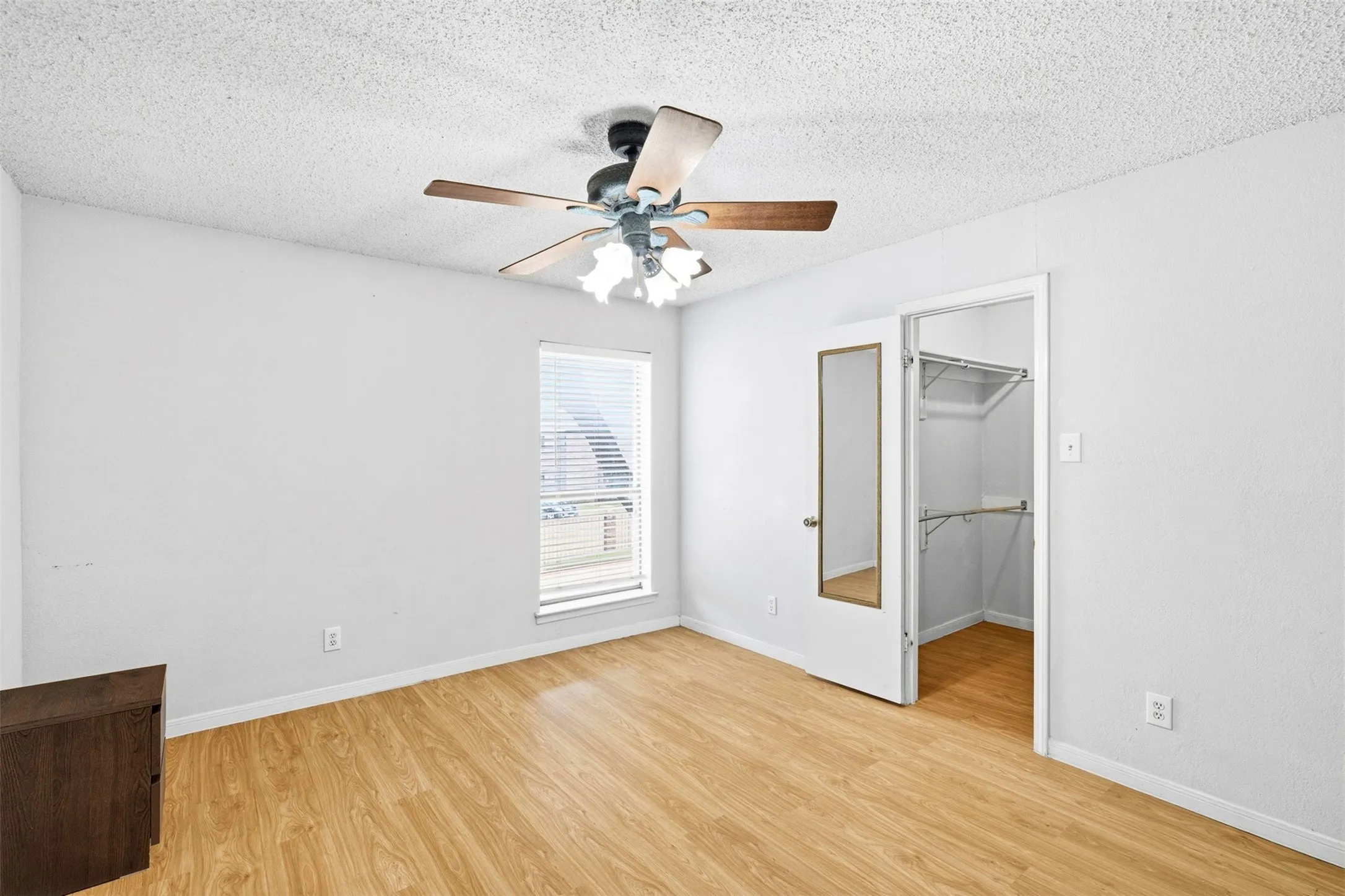 Condominium For Sale in Tarrant County , 2014 Willoughby Lane 4624, Arlington, Texas 76011, 2 Bedrooms, 1 Bathroom, Garage spaces, 963 Sqft, built in 1983, Preowned, Price $119,000, mls#21229218, Real Estate Agent in Arlington, Homes For Sale in Tarrant county, Homes For Sale in Arlington, Realtor in Arlington Texas, Real Estate Brokerage Independent Realty Texas, Luminita Cordes Realtor