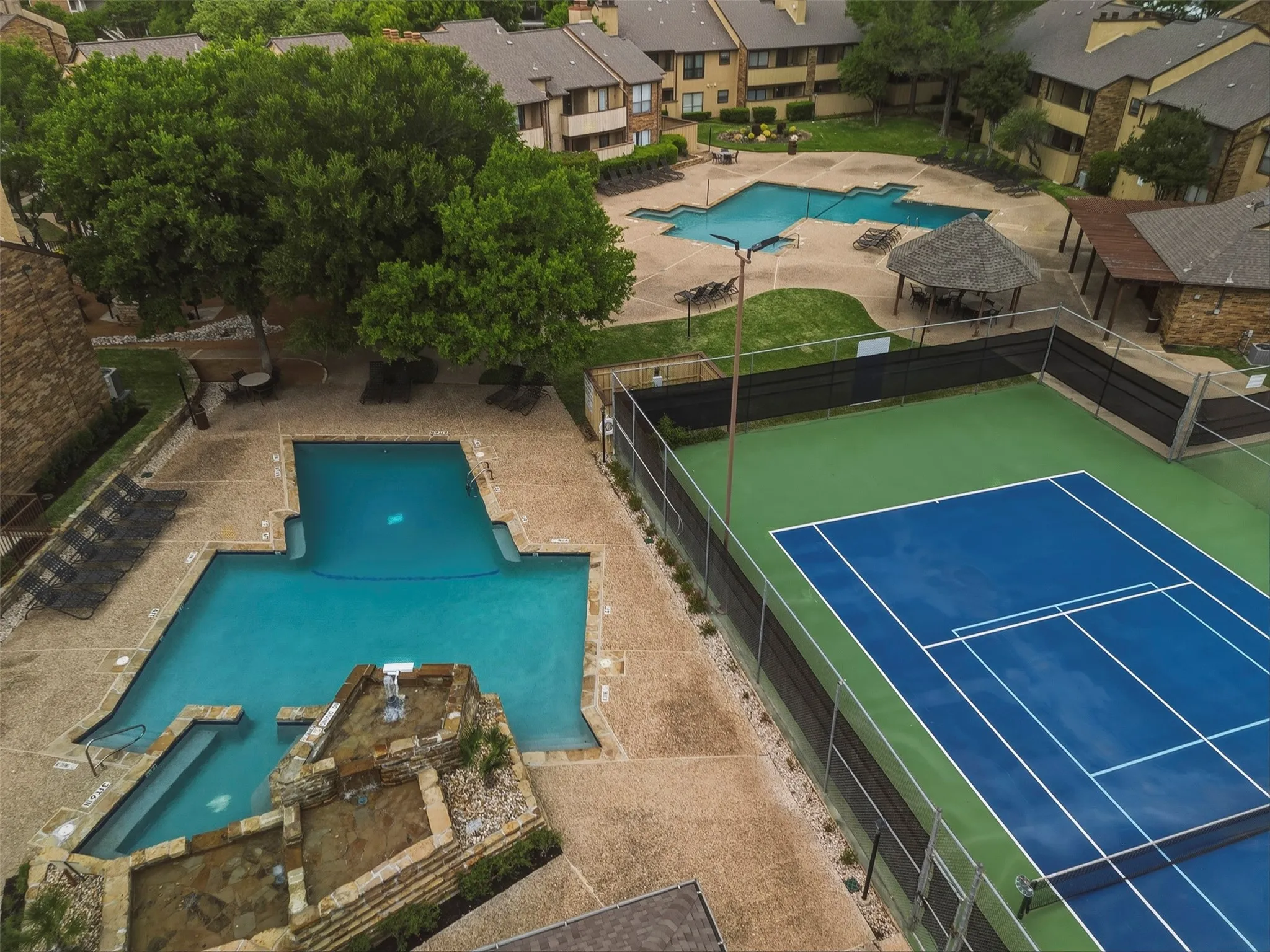 Condominium For Sale in Tarrant County , 2014 Willoughby Lane 4624, Arlington, Texas 76011, 2 Bedrooms, 1 Bathroom, Garage spaces, 963 Sqft, built in 1983, Preowned, Price $119,000, mls#21229218, Real Estate Agent in Arlington, Homes For Sale in Tarrant county, Homes For Sale in Arlington, Realtor in Arlington Texas, Real Estate Brokerage Independent Realty Texas, Luminita Cordes Realtor