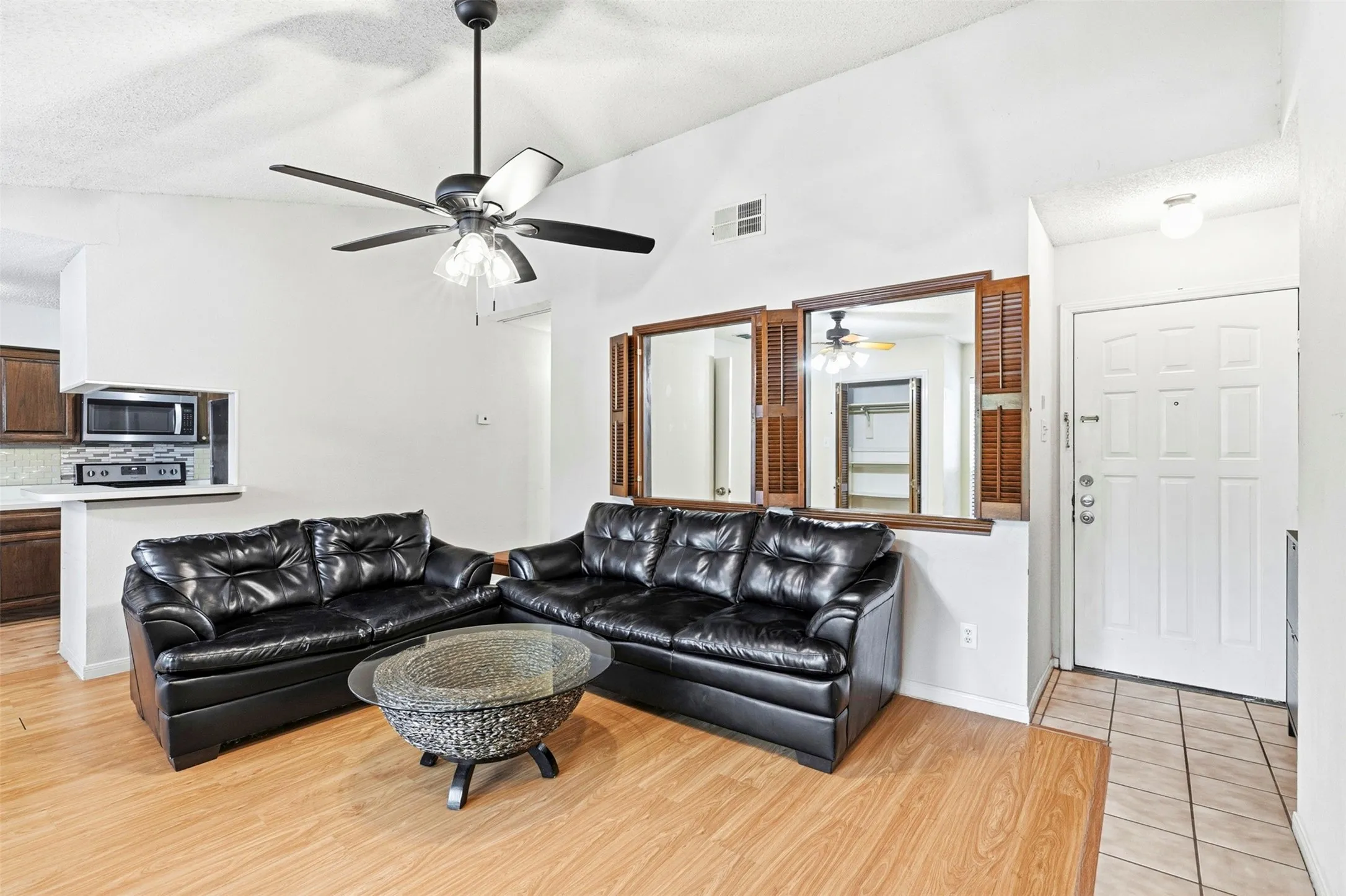 Condominium For Sale in Tarrant County , 2014 Willoughby Lane 4624, Arlington, Texas 76011, 2 Bedrooms, 1 Bathroom, Garage spaces, 963 Sqft, built in 1983, Preowned, Price $119,000, mls#21229218, Real Estate Agent in Arlington, Homes For Sale in Tarrant county, Homes For Sale in Arlington, Realtor in Arlington Texas, Real Estate Brokerage Independent Realty Texas, Luminita Cordes Realtor