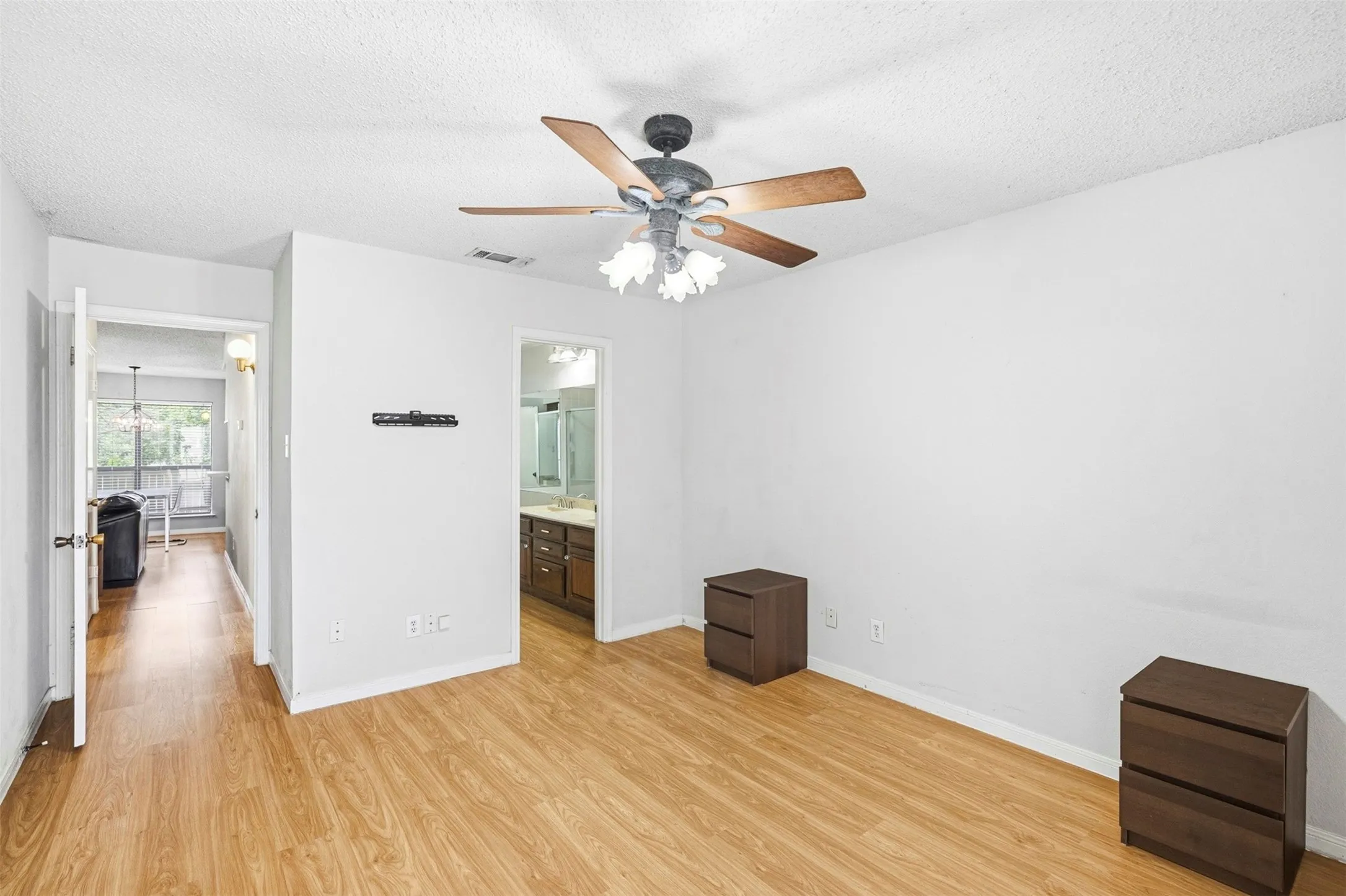 Condominium For Sale in Tarrant County , 2014 Willoughby Lane 4624, Arlington, Texas 76011, 2 Bedrooms, 1 Bathroom, Garage spaces, 963 Sqft, built in 1983, Preowned, Price $119,000, mls#21229218, Real Estate Agent in Arlington, Homes For Sale in Tarrant county, Homes For Sale in Arlington, Realtor in Arlington Texas, Real Estate Brokerage Independent Realty Texas, Luminita Cordes Realtor