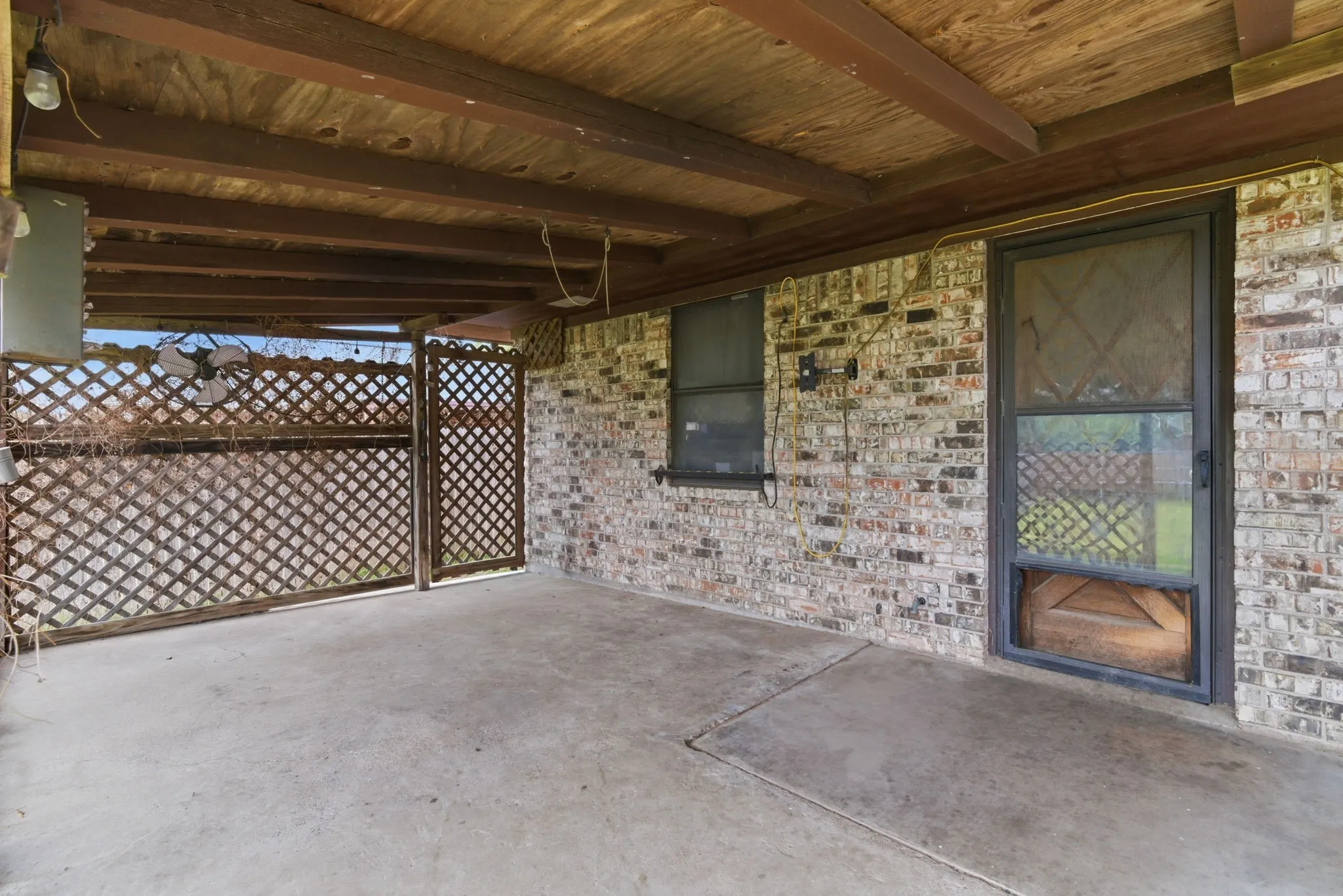 Single Family Residence For Sale in Parker County , 1217 Elmira Street, Weatherford, Texas 76086, 4 Bedroom, 2 Bathroom, Garage spaces, 1,210 Sqft, built in 1979, Preowned, mls#21228863, Real Estate Agent in Weatherford, Homes For Sale in Parker county, Homes For Sale in Weatherford, Realtor in Weatherford Texas, Real Estate Brokerage Independent Realty Texas, Luminita Cordes Realtor