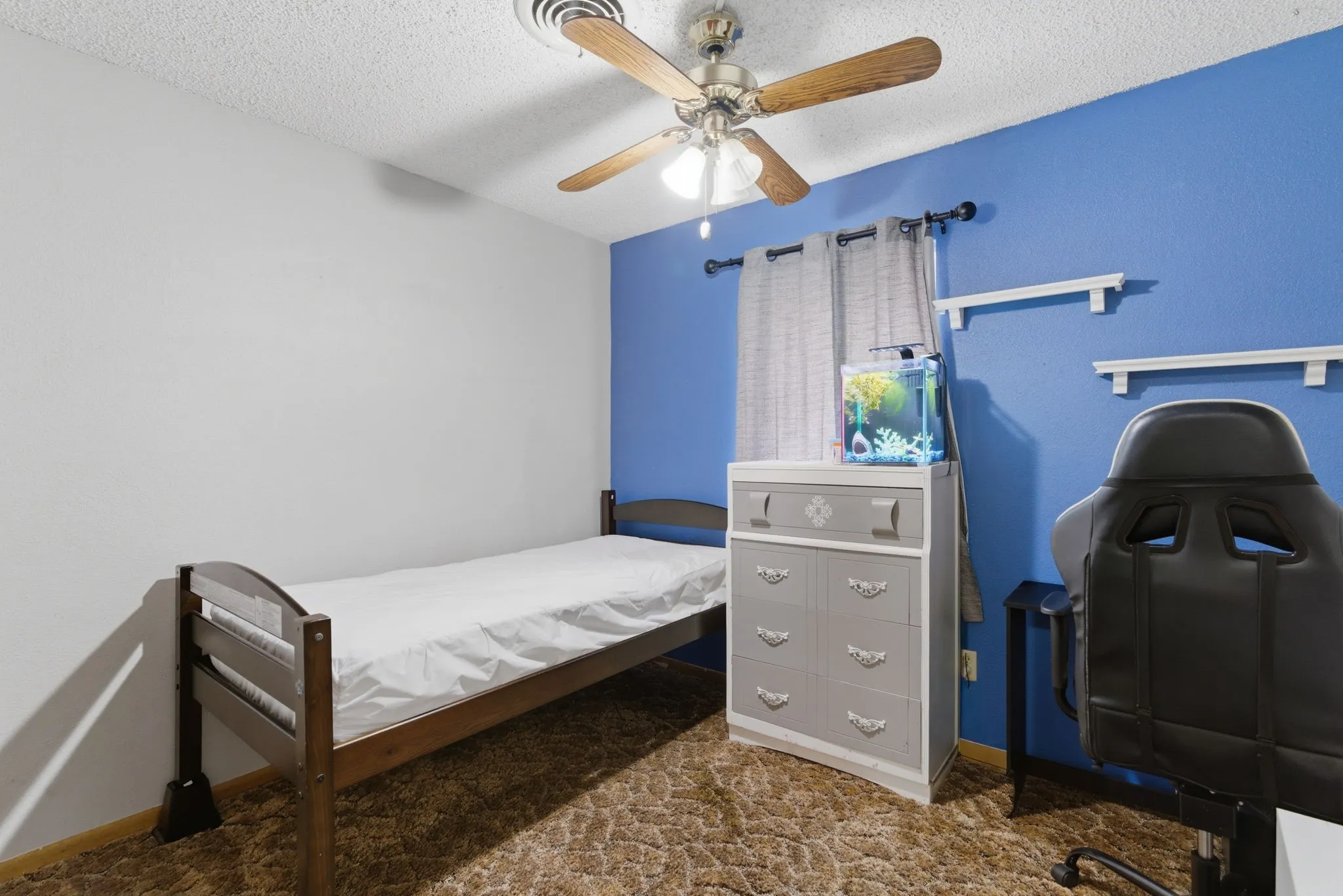 Single Family Residence For Sale in Parker County , 1217 Elmira Street, Weatherford, Texas 76086, 4 Bedroom, 2 Bathroom, Garage spaces, 1,210 Sqft, built in 1979, Preowned, mls#21228863, Real Estate Agent in Weatherford, Homes For Sale in Parker county, Homes For Sale in Weatherford, Realtor in Weatherford Texas, Real Estate Brokerage Independent Realty Texas, Luminita Cordes Realtor
