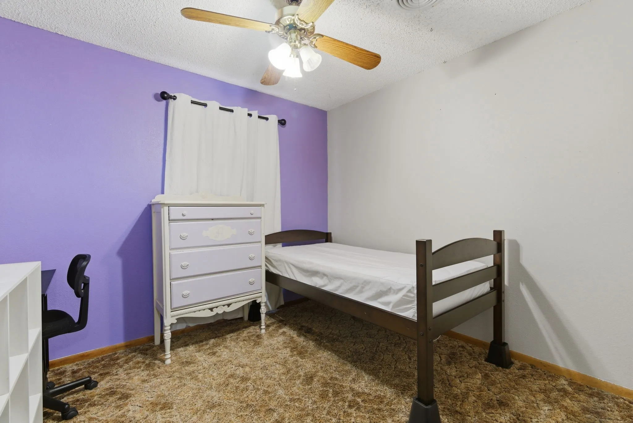Single Family Residence For Sale in Parker County , 1217 Elmira Street, Weatherford, Texas 76086, 4 Bedroom, 2 Bathroom, Garage spaces, 1,210 Sqft, built in 1979, Preowned, mls#21228863, Real Estate Agent in Weatherford, Homes For Sale in Parker county, Homes For Sale in Weatherford, Realtor in Weatherford Texas, Real Estate Brokerage Independent Realty Texas, Luminita Cordes Realtor