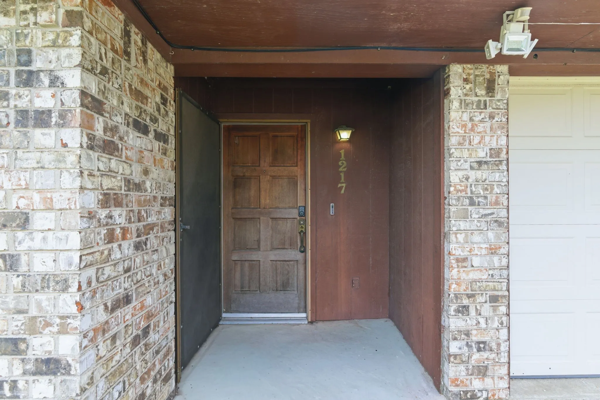 Single Family Residence For Sale in Parker County , 1217 Elmira Street, Weatherford, Texas 76086, 4 Bedroom, 2 Bathroom, Garage spaces, 1,210 Sqft, built in 1979, Preowned, mls#21228863, Real Estate Agent in Weatherford, Homes For Sale in Parker county, Homes For Sale in Weatherford, Realtor in Weatherford Texas, Real Estate Brokerage Independent Realty Texas, Luminita Cordes Realtor
