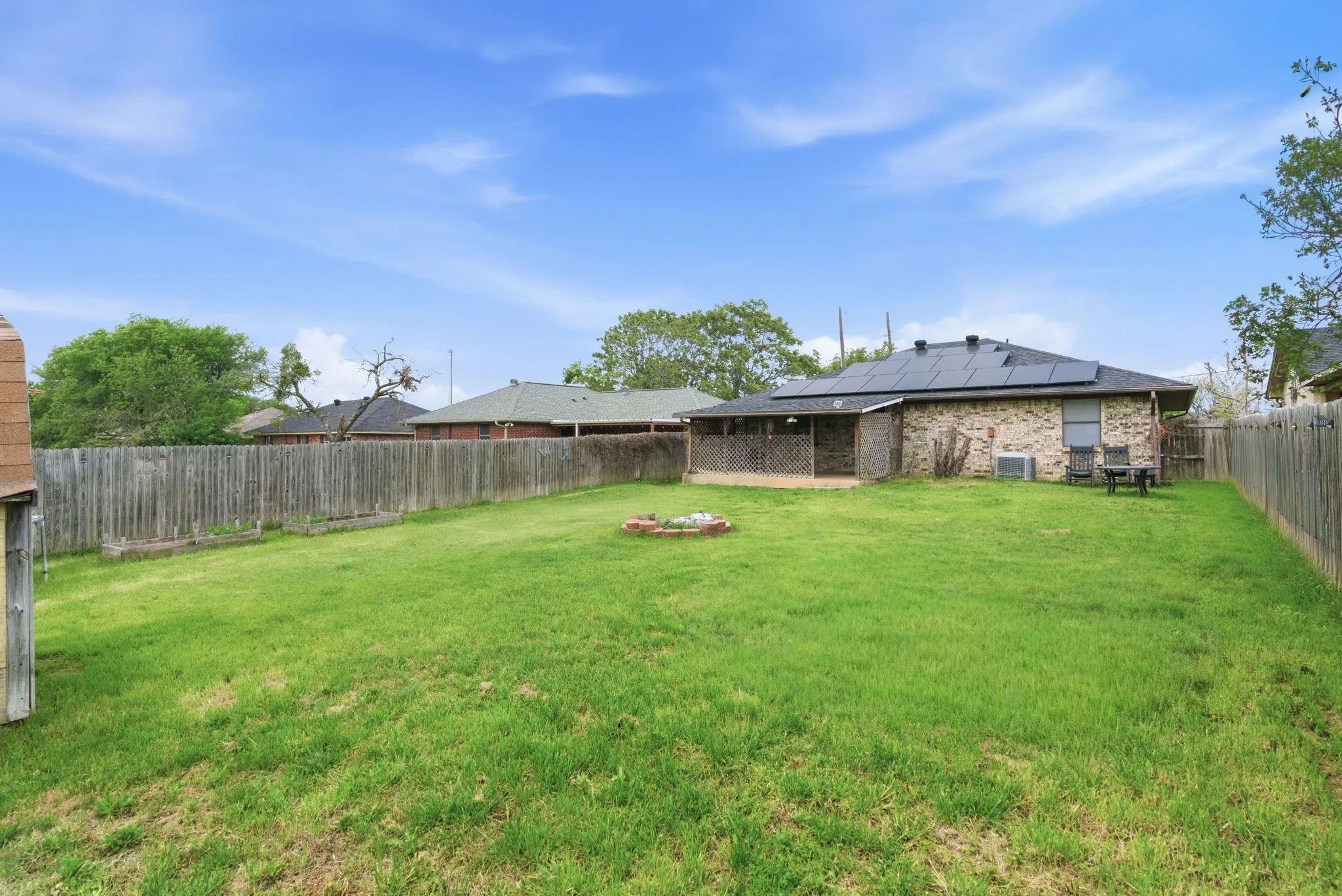 Single Family Residence For Sale in Parker County , 1217 Elmira Street, Weatherford, Texas 76086, 4 Bedroom, 2 Bathroom, Garage spaces, 1,210 Sqft, built in 1979, Preowned, mls#21228863, Real Estate Agent in Weatherford, Homes For Sale in Parker county, Homes For Sale in Weatherford, Realtor in Weatherford Texas, Real Estate Brokerage Independent Realty Texas, Luminita Cordes Realtor