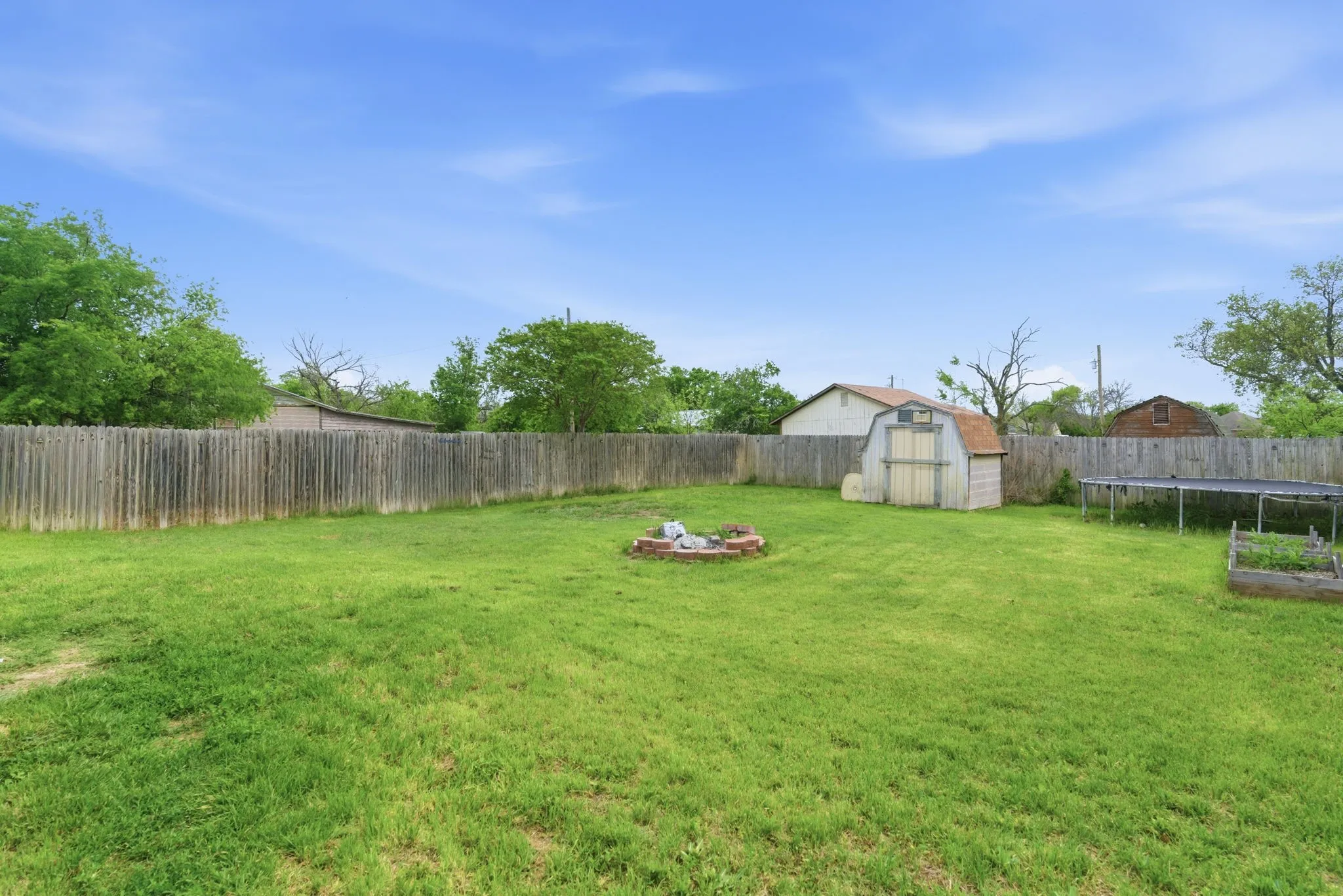 Single Family Residence For Sale in Parker County , 1217 Elmira Street, Weatherford, Texas 76086, 4 Bedroom, 2 Bathroom, Garage spaces, 1,210 Sqft, built in 1979, Preowned, mls#21228863, Real Estate Agent in Weatherford, Homes For Sale in Parker county, Homes For Sale in Weatherford, Realtor in Weatherford Texas, Real Estate Brokerage Independent Realty Texas, Luminita Cordes Realtor