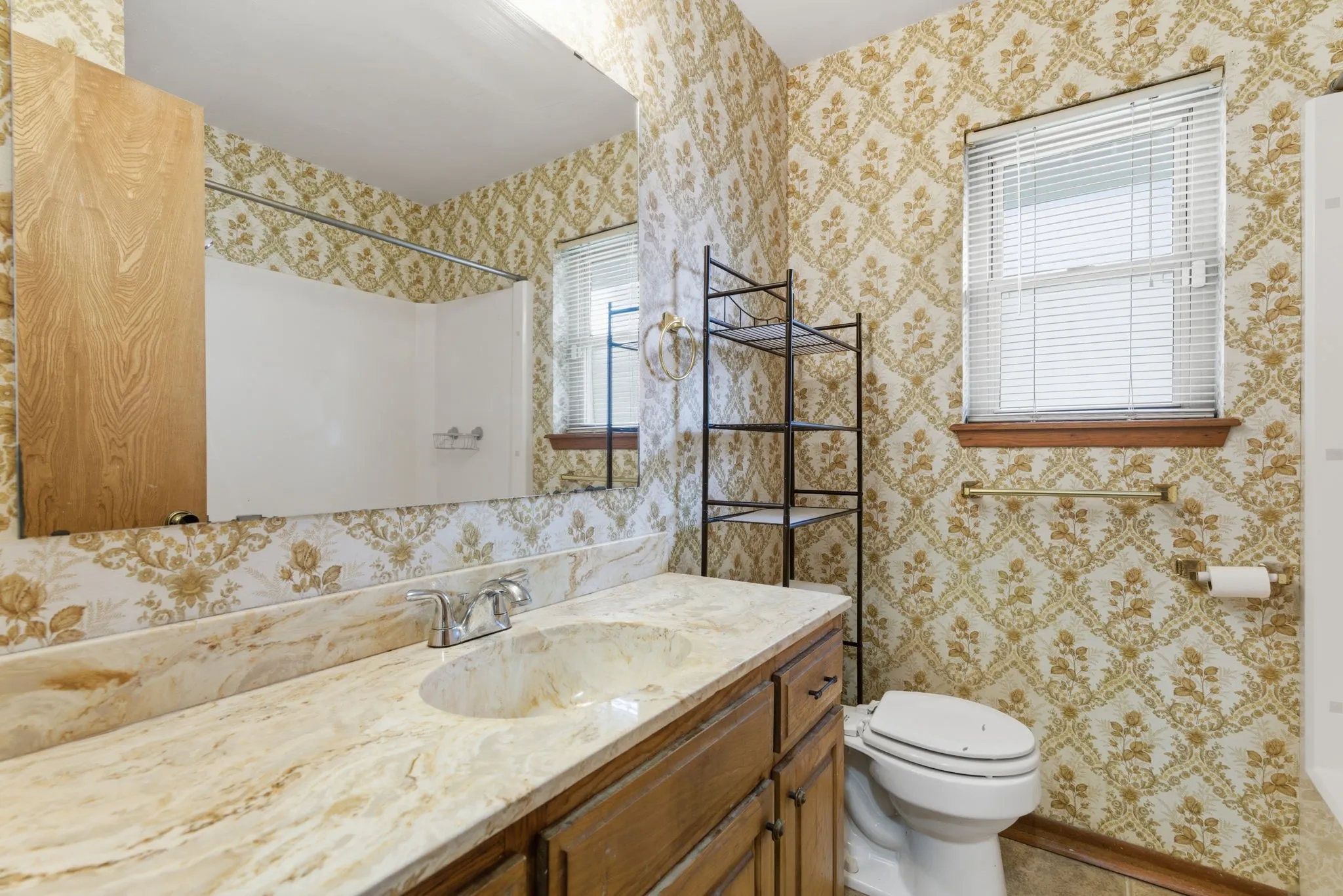 Single Family Residence For Sale in Parker County , 1217 Elmira Street, Weatherford, Texas 76086, 4 Bedroom, 2 Bathroom, Garage spaces, 1,210 Sqft, built in 1979, Preowned, mls#21228863, Real Estate Agent in Weatherford, Homes For Sale in Parker county, Homes For Sale in Weatherford, Realtor in Weatherford Texas, Real Estate Brokerage Independent Realty Texas, Luminita Cordes Realtor