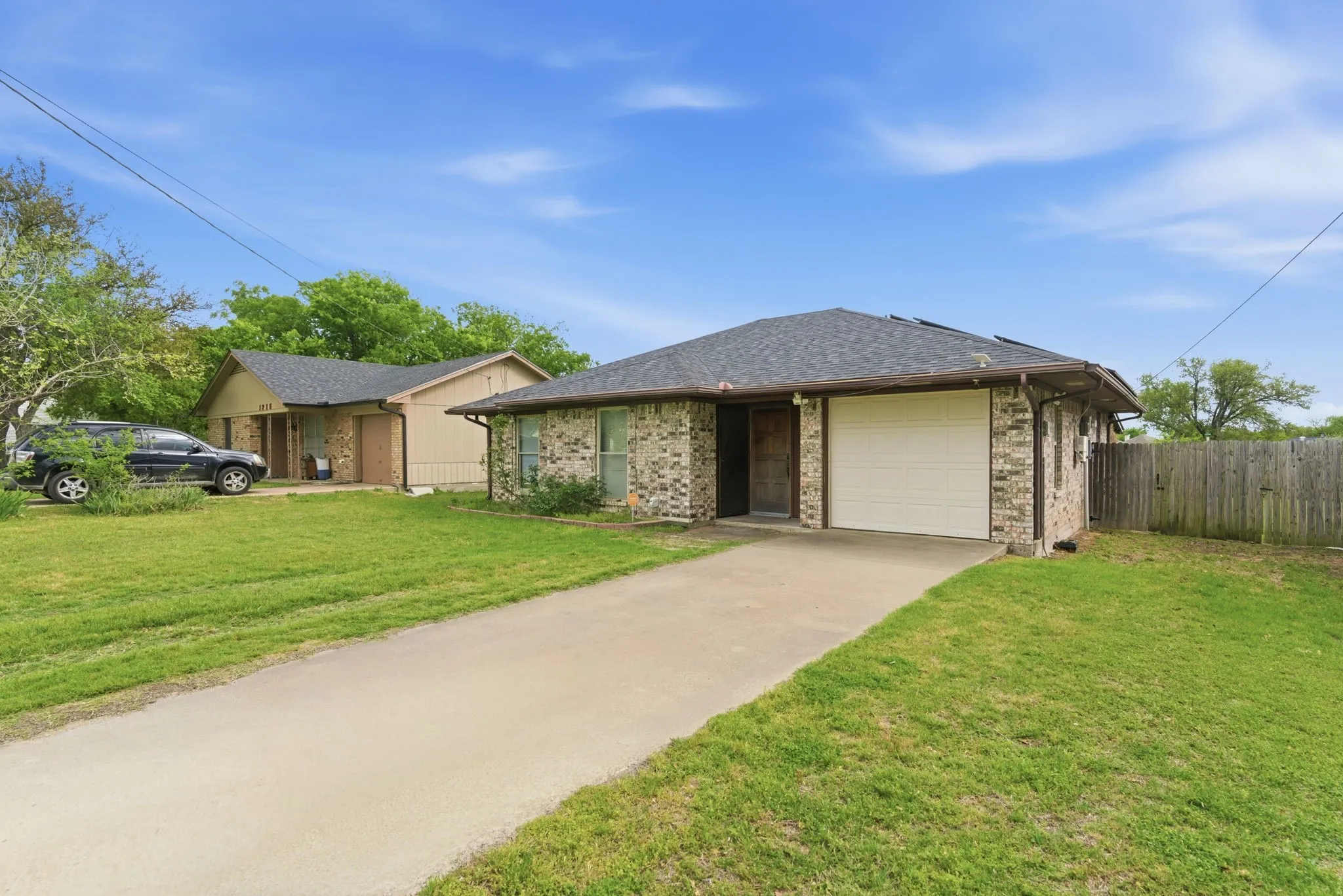 Single Family Residence For Sale in Parker County , 1217 Elmira Street, Weatherford, Texas 76086, 4 Bedroom, 2 Bathroom, Garage spaces, 1,210 Sqft, built in 1979, Preowned, mls#21228863, Real Estate Agent in Weatherford, Homes For Sale in Parker county, Homes For Sale in Weatherford, Realtor in Weatherford Texas, Real Estate Brokerage Independent Realty Texas, Luminita Cordes Realtor