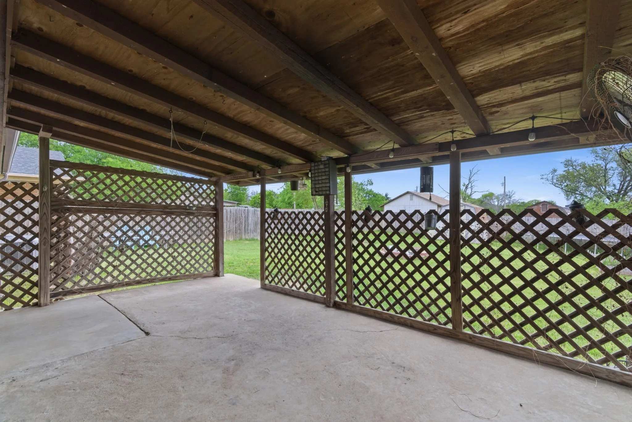 Single Family Residence For Sale in Parker County , 1217 Elmira Street, Weatherford, Texas 76086, 4 Bedroom, 2 Bathroom, Garage spaces, 1,210 Sqft, built in 1979, Preowned, mls#21228863, Real Estate Agent in Weatherford, Homes For Sale in Parker county, Homes For Sale in Weatherford, Realtor in Weatherford Texas, Real Estate Brokerage Independent Realty Texas, Luminita Cordes Realtor