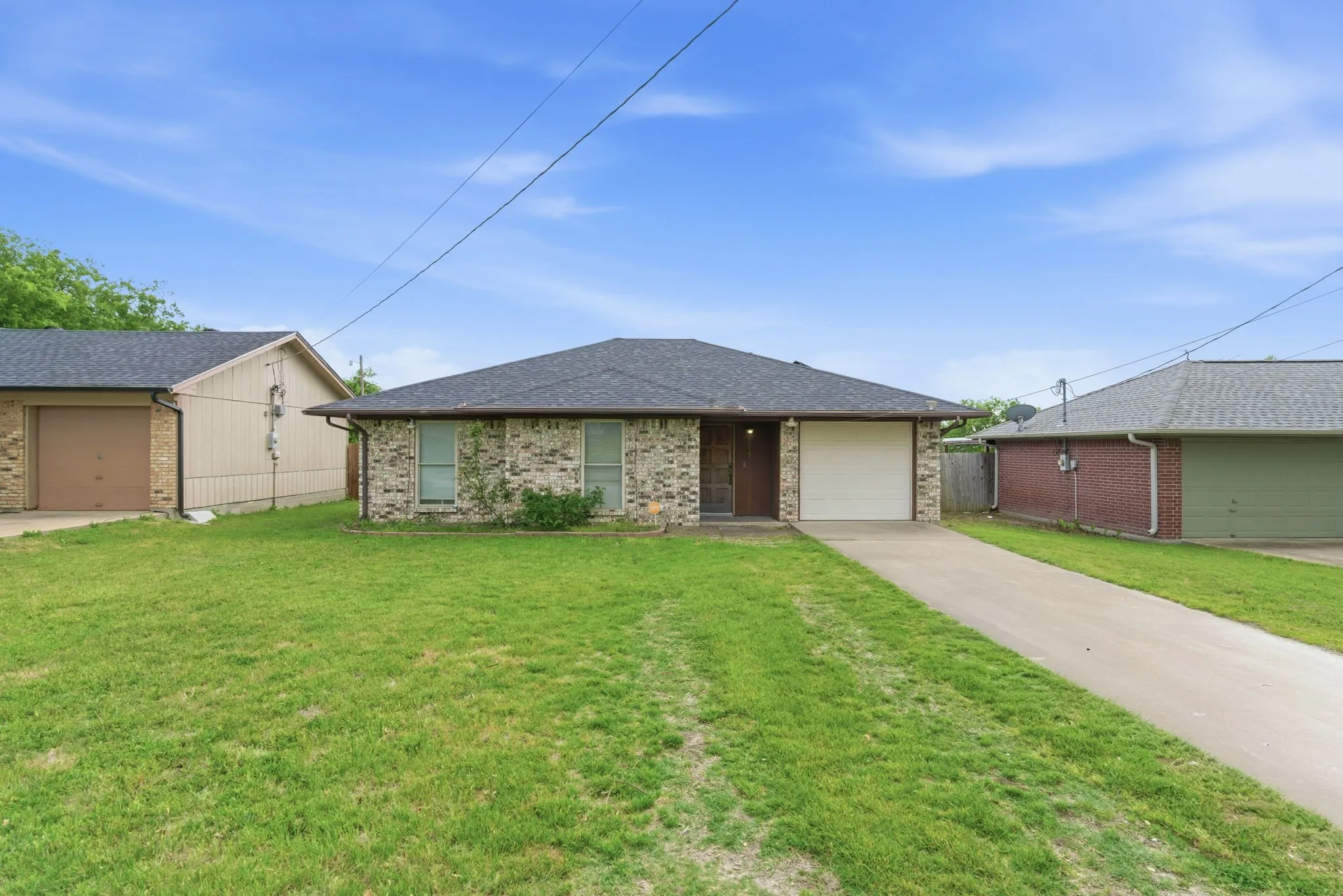 Single Family Residence For Sale in Parker County , 1217 Elmira Street, Weatherford, Texas 76086, 4 Bedroom, 2 Bathroom, Garage spaces, 1,210 Sqft, built in 1979, Preowned, mls#21228863, Real Estate Agent in Weatherford, Homes For Sale in Parker county, Homes For Sale in Weatherford, Realtor in Weatherford Texas, Real Estate Brokerage Independent Realty Texas, Luminita Cordes Realtor