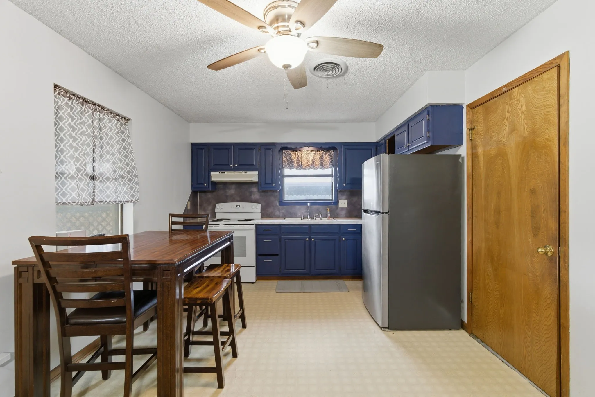 Single Family Residence For Sale in Parker County , 1217 Elmira Street, Weatherford, Texas 76086, 4 Bedroom, 2 Bathroom, Garage spaces, 1,210 Sqft, built in 1979, Preowned, mls#21228863, Real Estate Agent in Weatherford, Homes For Sale in Parker county, Homes For Sale in Weatherford, Realtor in Weatherford Texas, Real Estate Brokerage Independent Realty Texas, Luminita Cordes Realtor