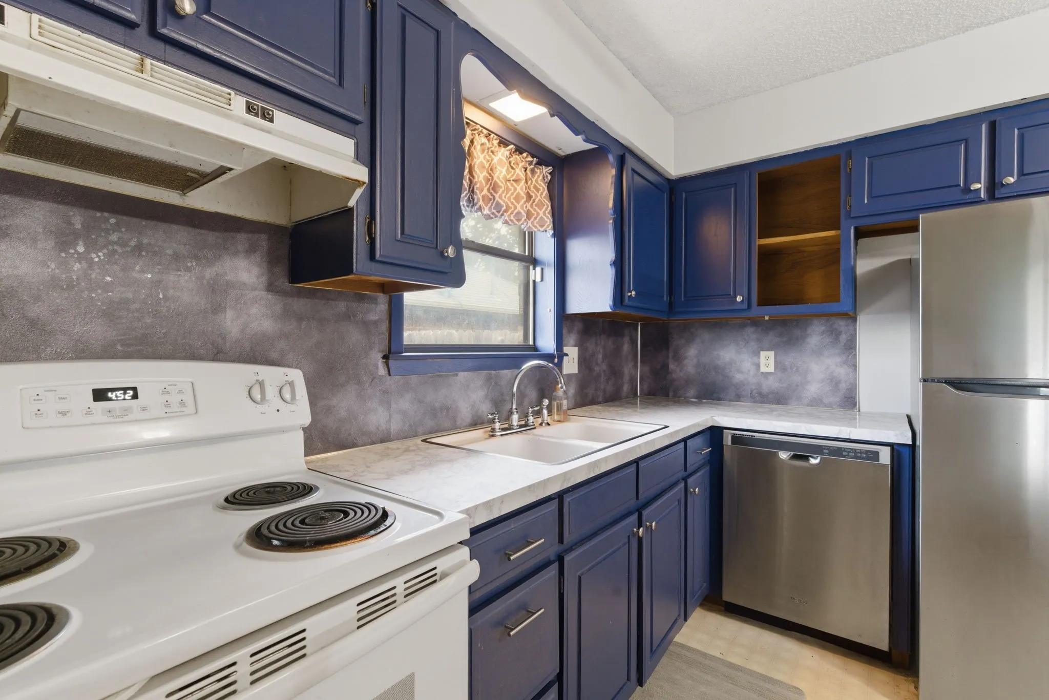 Single Family Residence For Sale in Parker County , 1217 Elmira Street, Weatherford, Texas 76086, 4 Bedroom, 2 Bathroom, Garage spaces, 1,210 Sqft, built in 1979, Preowned, mls#21228863, Real Estate Agent in Weatherford, Homes For Sale in Parker county, Homes For Sale in Weatherford, Realtor in Weatherford Texas, Real Estate Brokerage Independent Realty Texas, Luminita Cordes Realtor