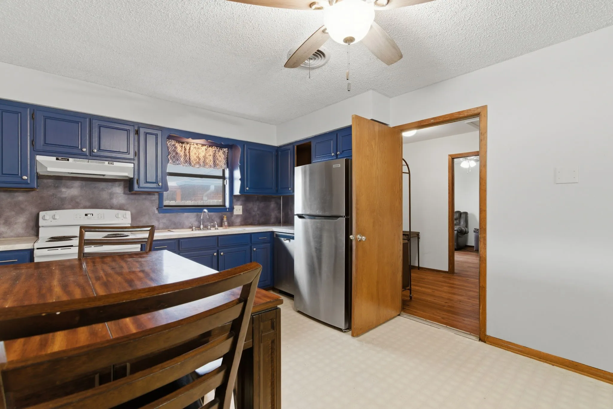 Single Family Residence For Sale in Parker County , 1217 Elmira Street, Weatherford, Texas 76086, 4 Bedroom, 2 Bathroom, Garage spaces, 1,210 Sqft, built in 1979, Preowned, mls#21228863, Real Estate Agent in Weatherford, Homes For Sale in Parker county, Homes For Sale in Weatherford, Realtor in Weatherford Texas, Real Estate Brokerage Independent Realty Texas, Luminita Cordes Realtor